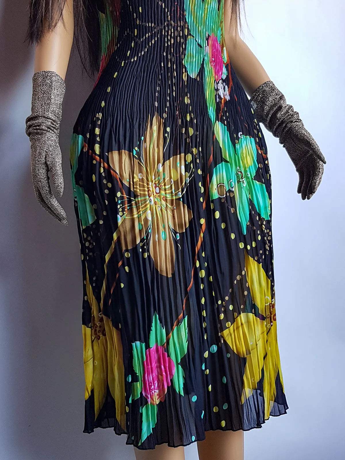 2000s Incredible Resortwear Piece - Pleated Curve Hugging Summer Dress with Deep V & Punchy Tropical Print