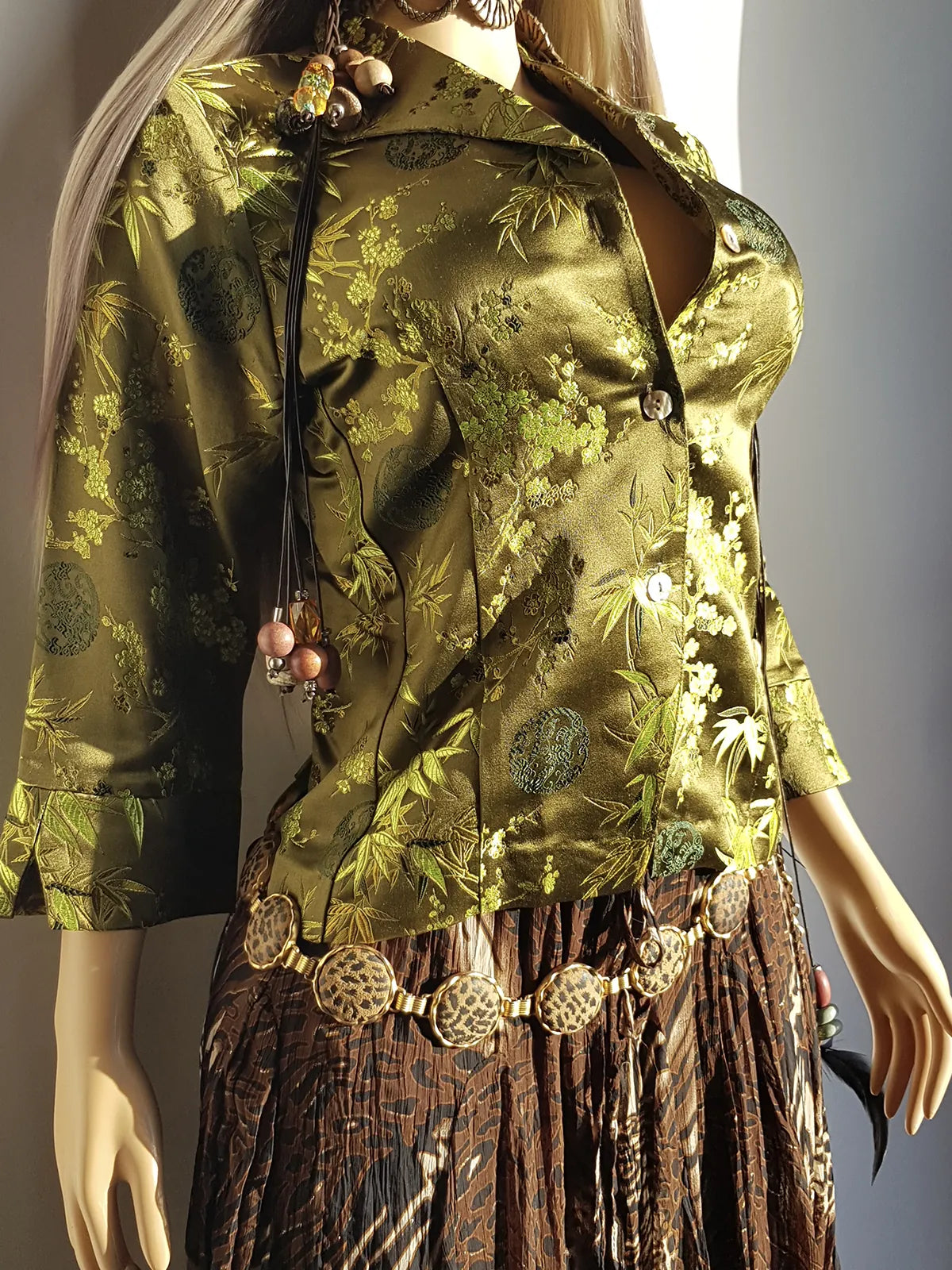 1990s Spectacular Olive Green Oriental Vintage Brocade Jacket - Tailored Fitted - Unbelievably Gorgeous Iridescent Print