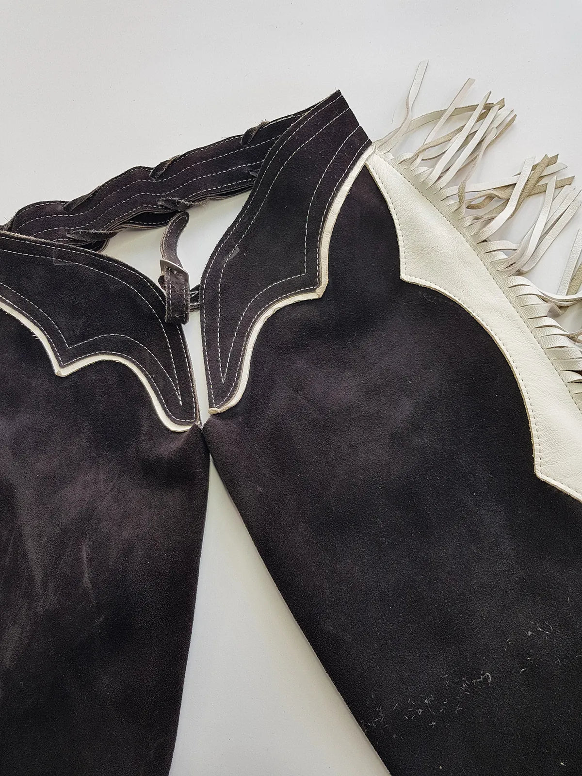 1950s Geniune Authentic Cowgirl Princess - Beautiful Soft Suede & Leather Tassel Chaps - Black & White - Chunky Metal Zippers - Perfect Fit - Iconic for a Costume