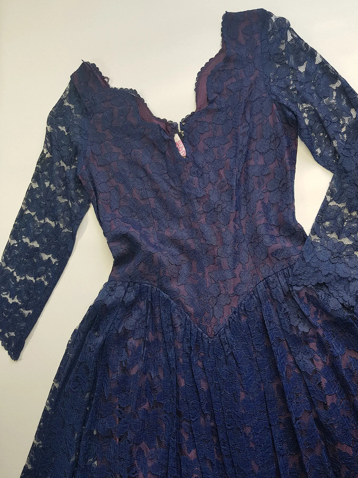 1950s Vintage Scalloped Neckline Midnight Blue Lace Dress - Flared Skirt & Gorgeous Lace Hemline - Immaculate Tailoring - Fully Lined