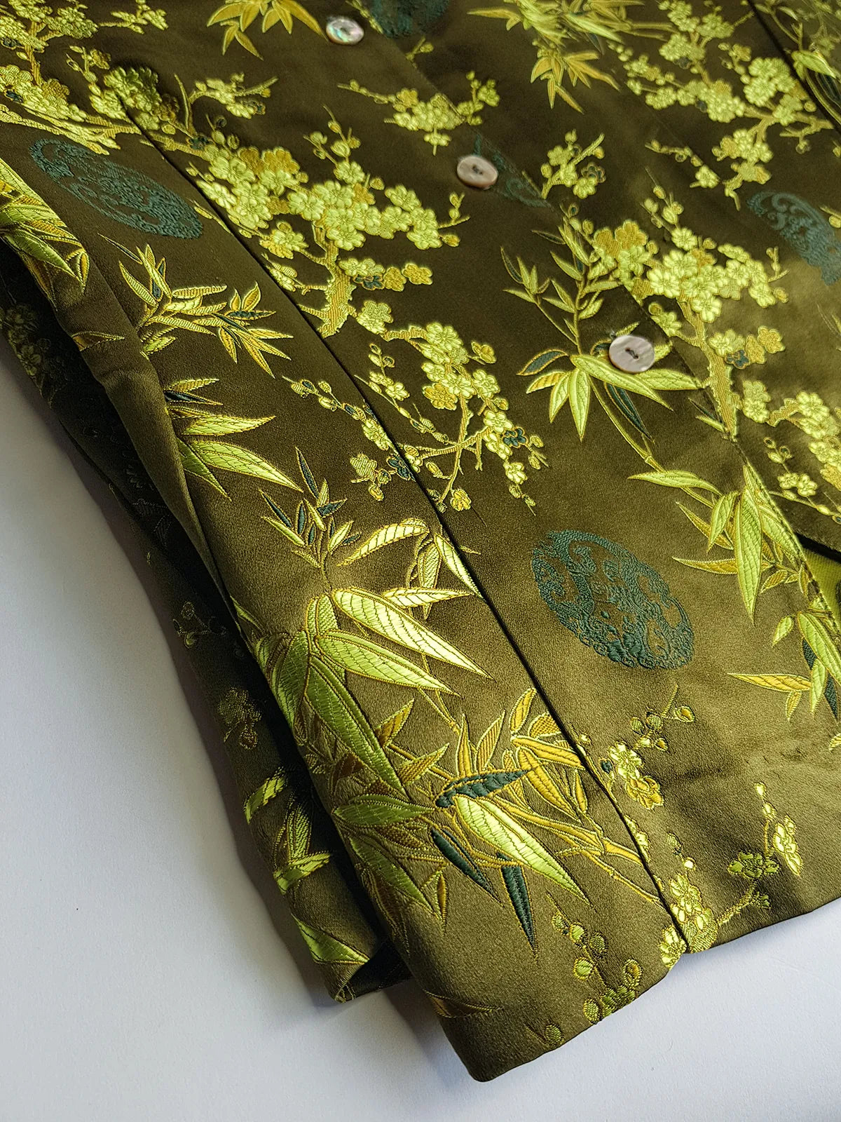 1990s Spectacular Olive Green Oriental Vintage Brocade Jacket - Tailored Fitted - Unbelievably Gorgeous Iridescent Print