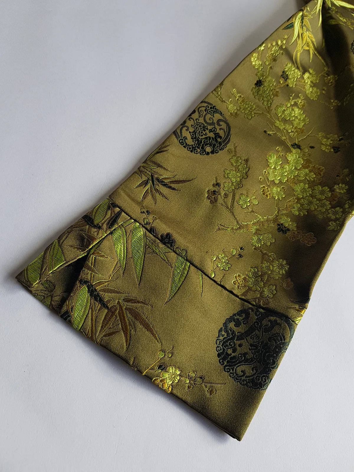 1990s Spectacular Olive Green Oriental Vintage Brocade Jacket - Tailored Fitted - Unbelievably Gorgeous Iridescent Print