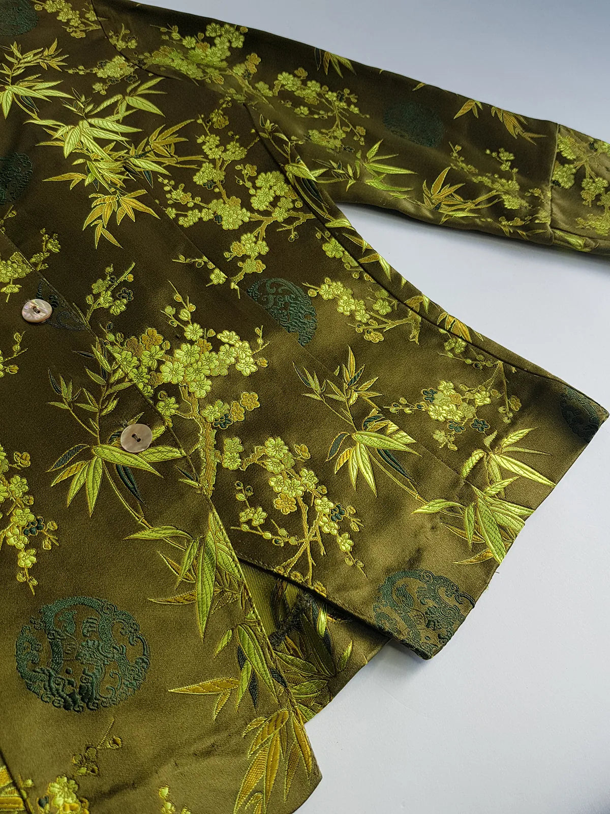 1990s Spectacular Olive Green Oriental Vintage Brocade Jacket - Tailored Fitted - Unbelievably Gorgeous Iridescent Print