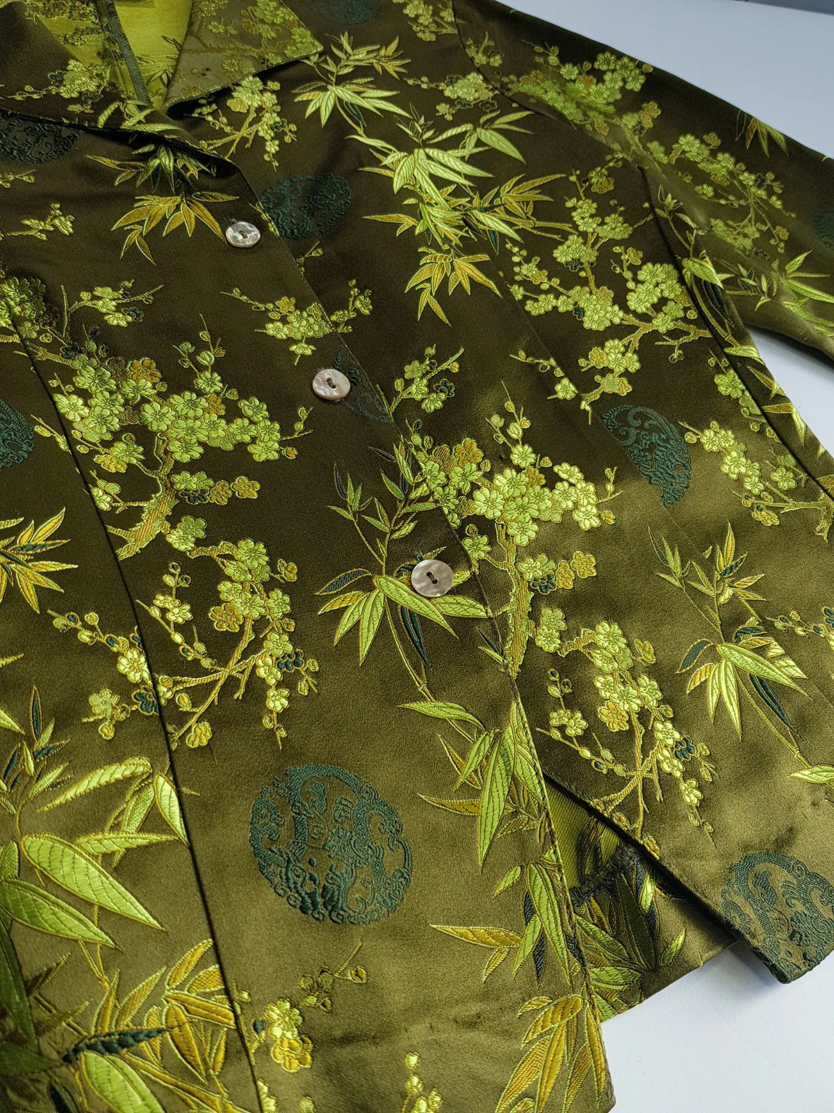 1990s Spectacular Olive Green Oriental Vintage Brocade Jacket - Tailored Fitted - Unbelievably Gorgeous Iridescent Print