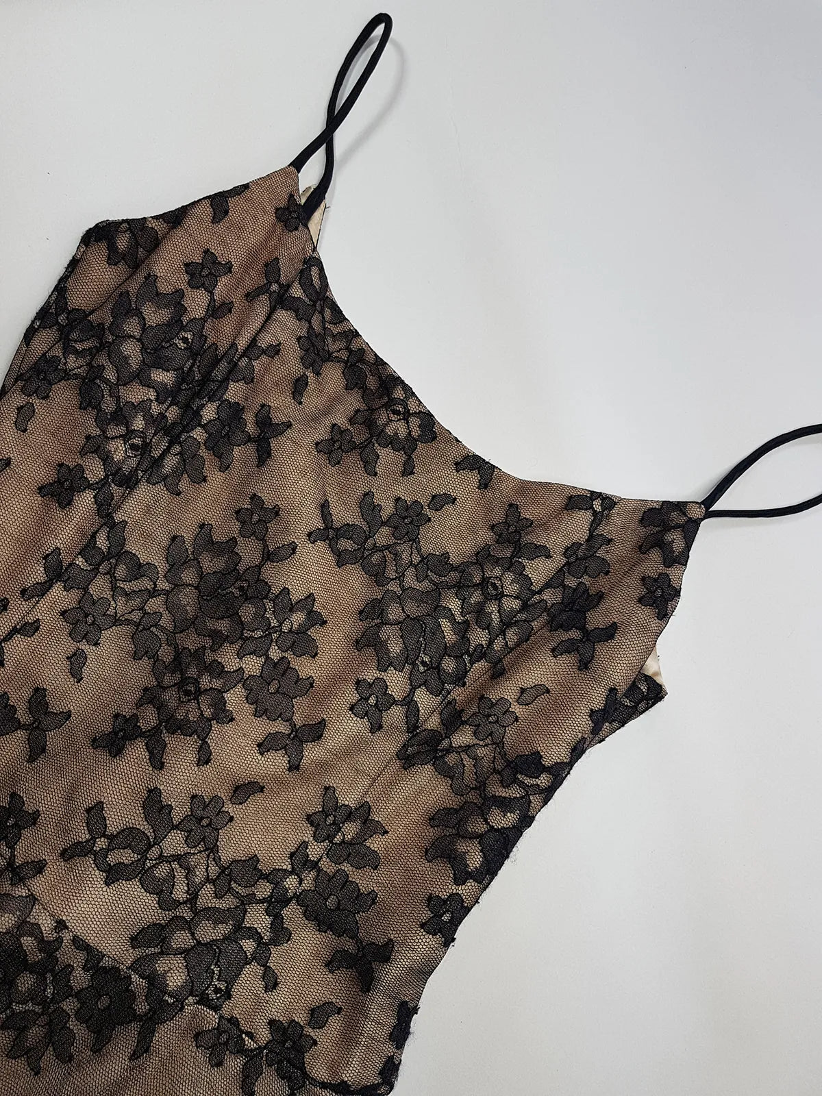 Jessica Mclintock Designer 90s Vintage Lace Overlay Gown - Black Lace & Nude - Boned Bodice - Fitted Bust & Glamourous Skirt