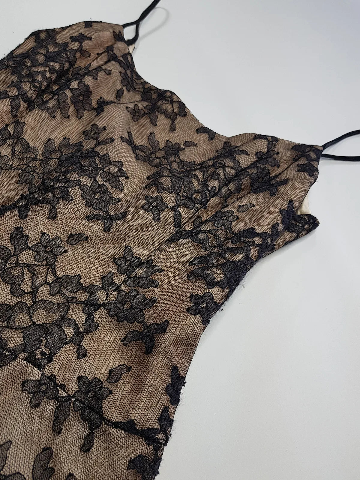 Jessica Mclintock Designer 90s Vintage Lace Overlay Gown - Black Lace & Nude - Boned Bodice - Fitted Bust & Glamourous Skirt