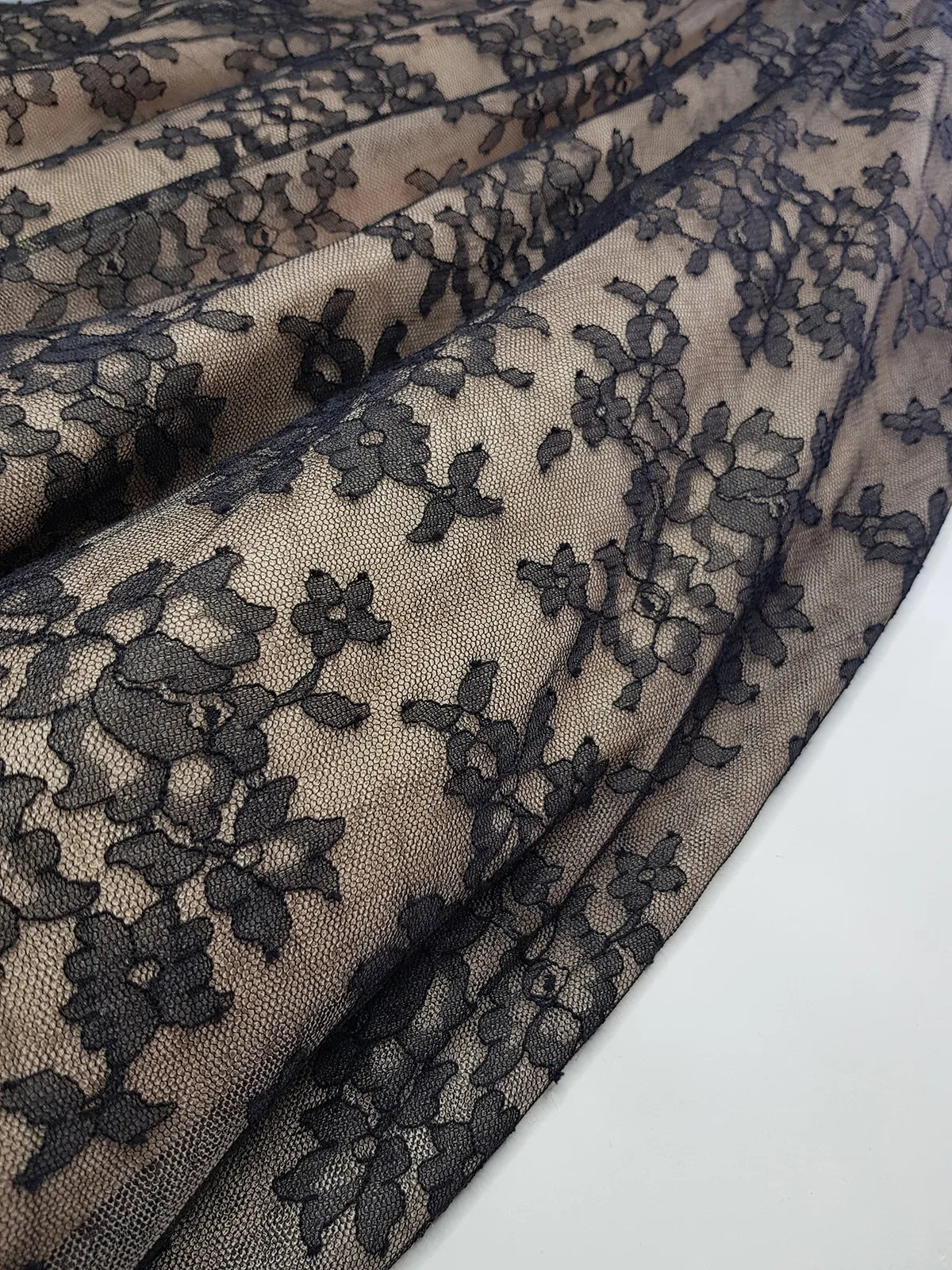 Jessica Mclintock Designer 90s Vintage Lace Overlay Gown - Black Lace & Nude - Boned Bodice - Fitted Bust & Glamourous Skirt