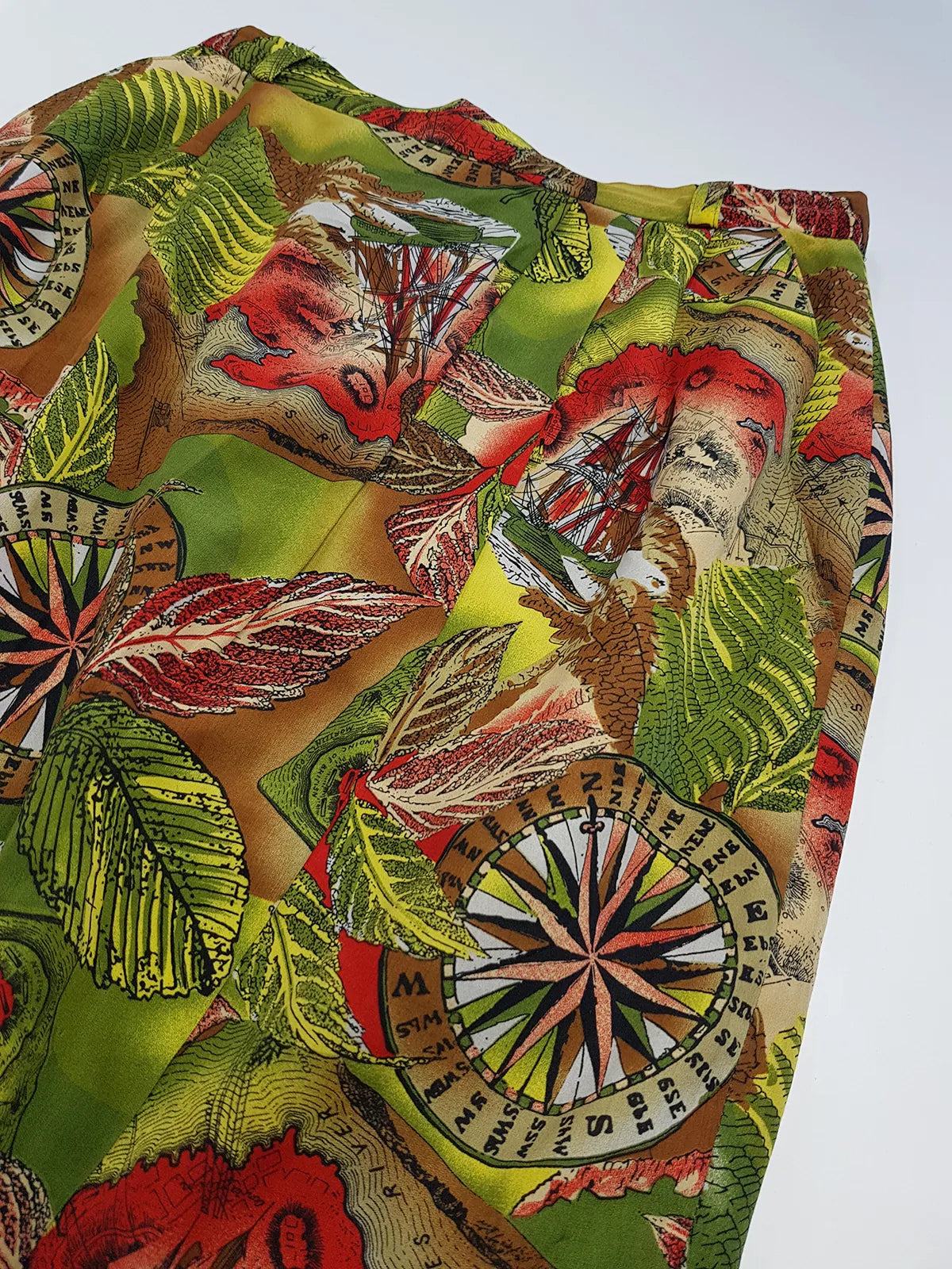 Insane Vintage Italian 90s nautical map print skirt in Vibrant Green & Red Print - Slim Fitting - Perfect Workwear Piece - Pockets & Rear Zipper -  Fully Lined