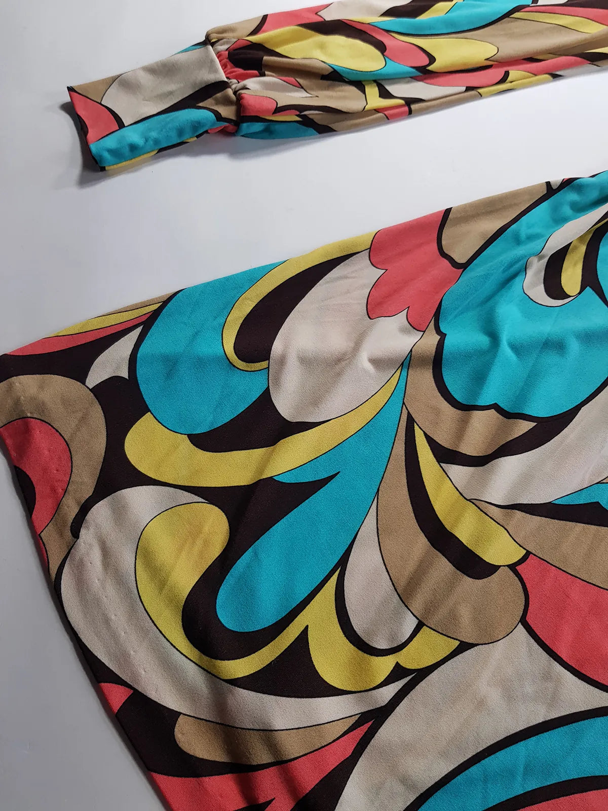 90s Pucci Style Absolutely Wild Mini Dress - Incredible Poolside & Summer Party Piece - Can be worn as a top -Sexy Tie Kneck & Backless - Keyhole cut out on chest - Super short mini dress or Long Top - Stretch Body Hugging High Quality Fabric