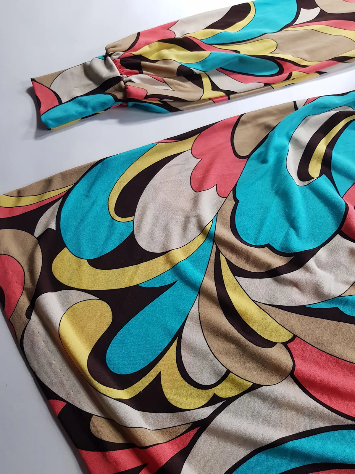 90s Pucci Style Absolutely Wild Mini Dress - Incredible Poolside & Summer Party Piece - Can be worn as a top -Sexy Tie Kneck & Backless - Keyhole cut out on chest - Super short mini dress or Long Top - Stretch Body Hugging High Quality Fabric