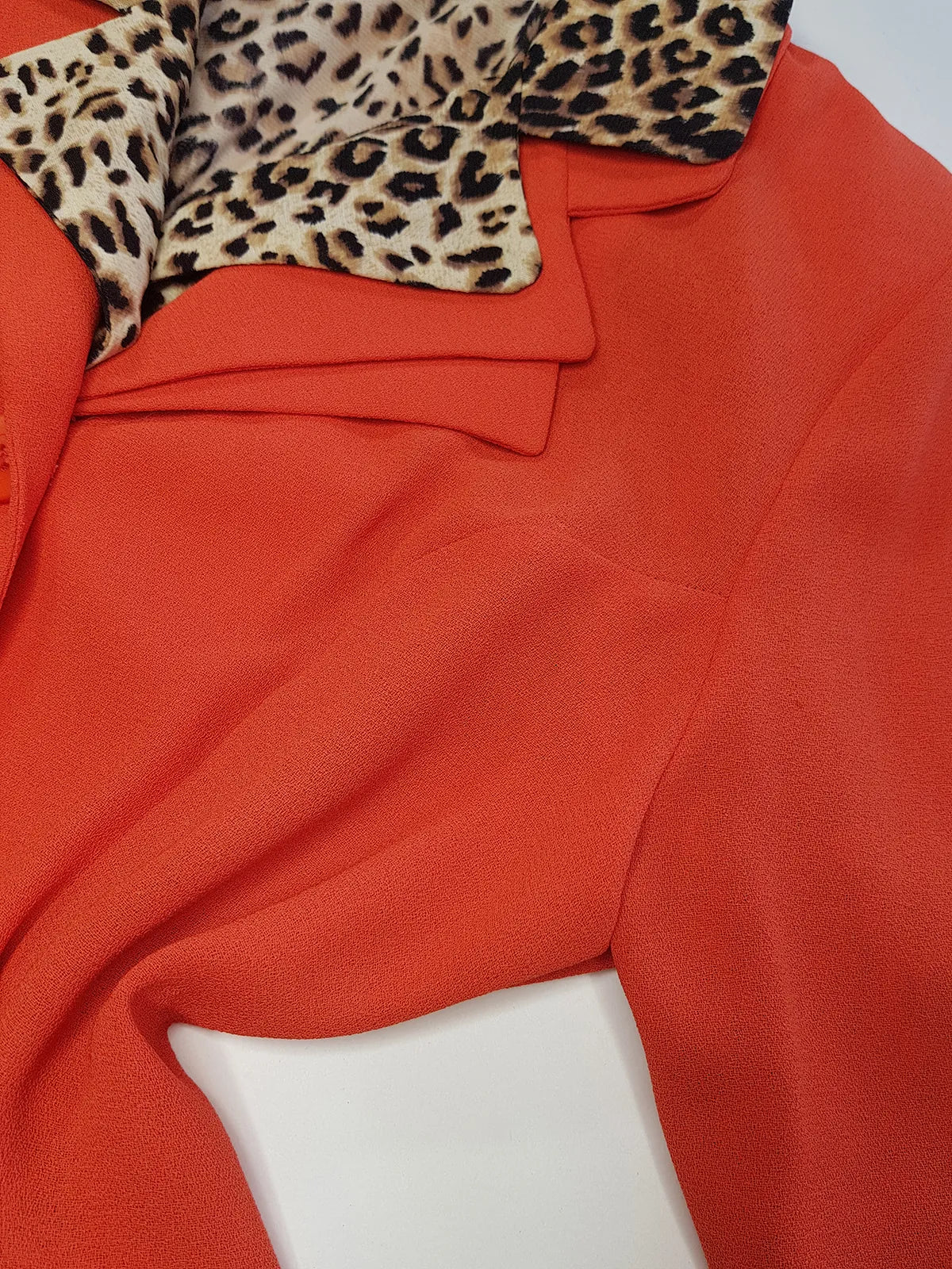 90s Mugler Style Perfectly Tailored Nipped Waist Tangerine Suit Jacket in light crepe fabric - Perfect Workwear Piece for an Office Siren