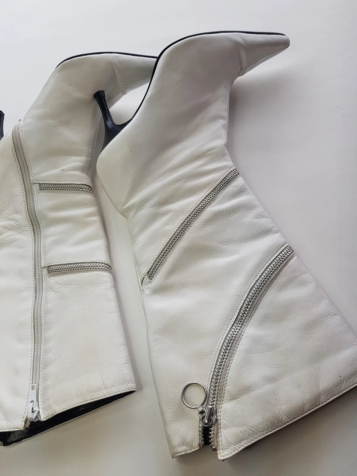 90S super sexy stiletto boots - knee high - metal hardware - wrap around metal zipper - glam rock / rockstar girlfriend