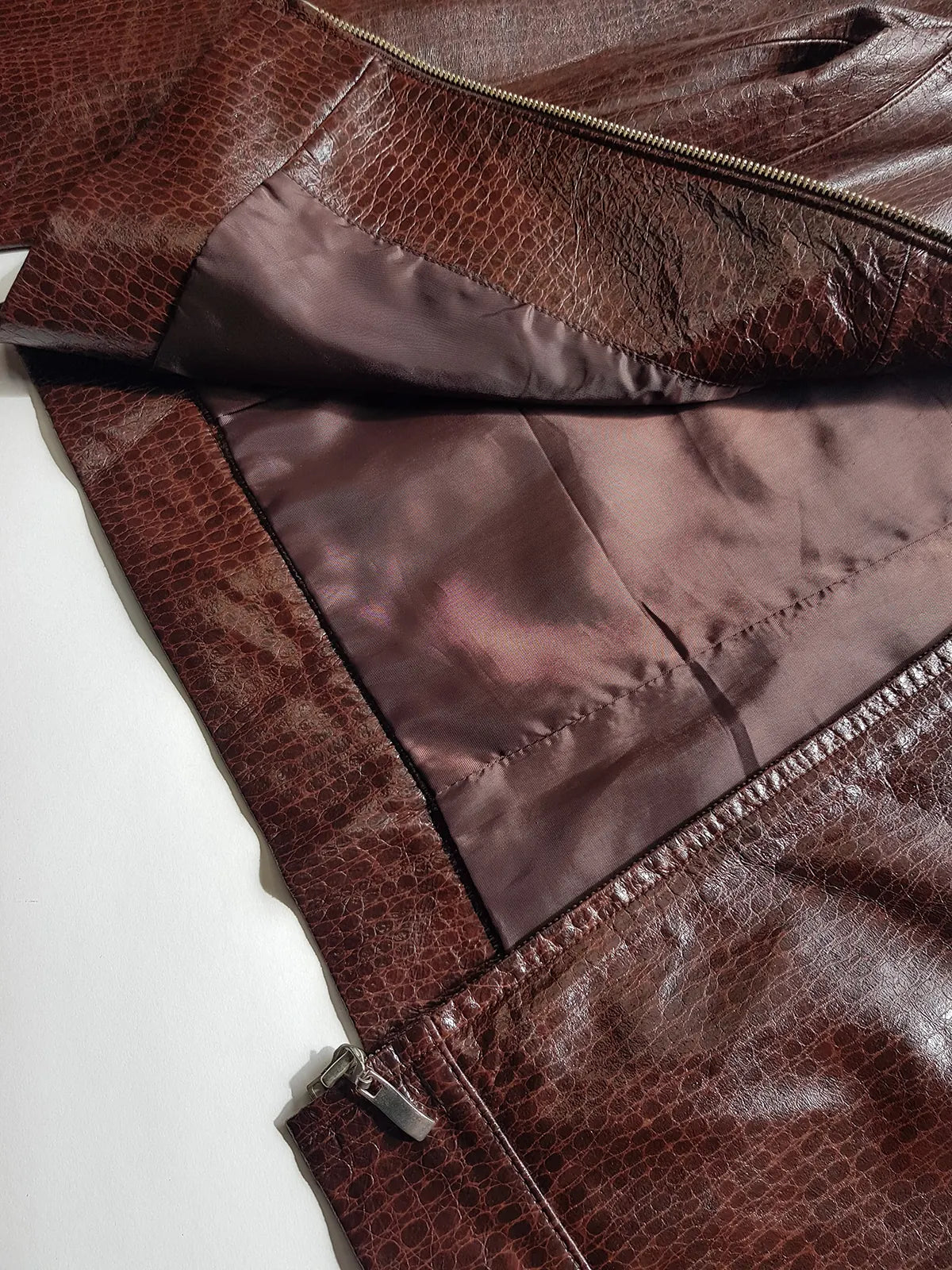 90s Vintage Italian 100% Genuine Leather Jacket - Snakeskin print Rich Cognac Brown - zip front Motorcycle style with metal pop button collar