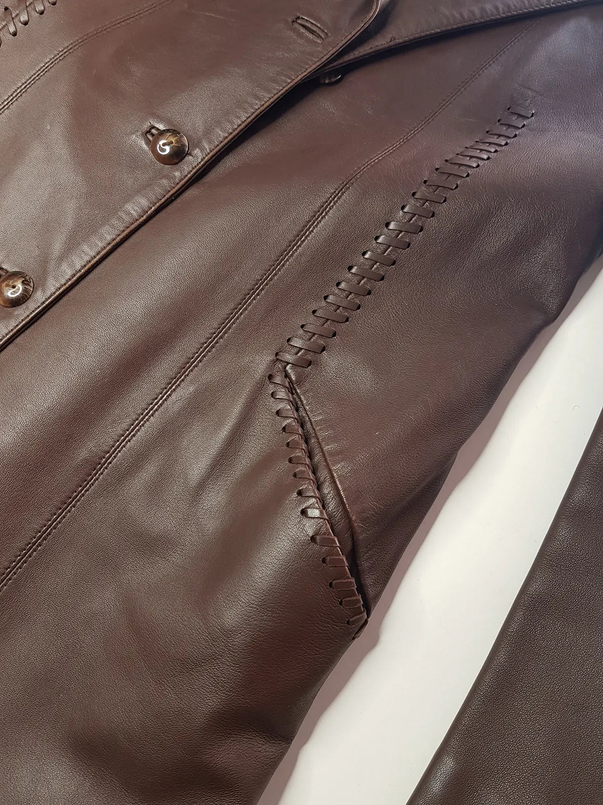 Italian Vintage Rich Hickory Brown 90s Vintage 100% Genuine Leather Jacket - Hourglass Cut Tailoring - Feature Braided Leather Detailing