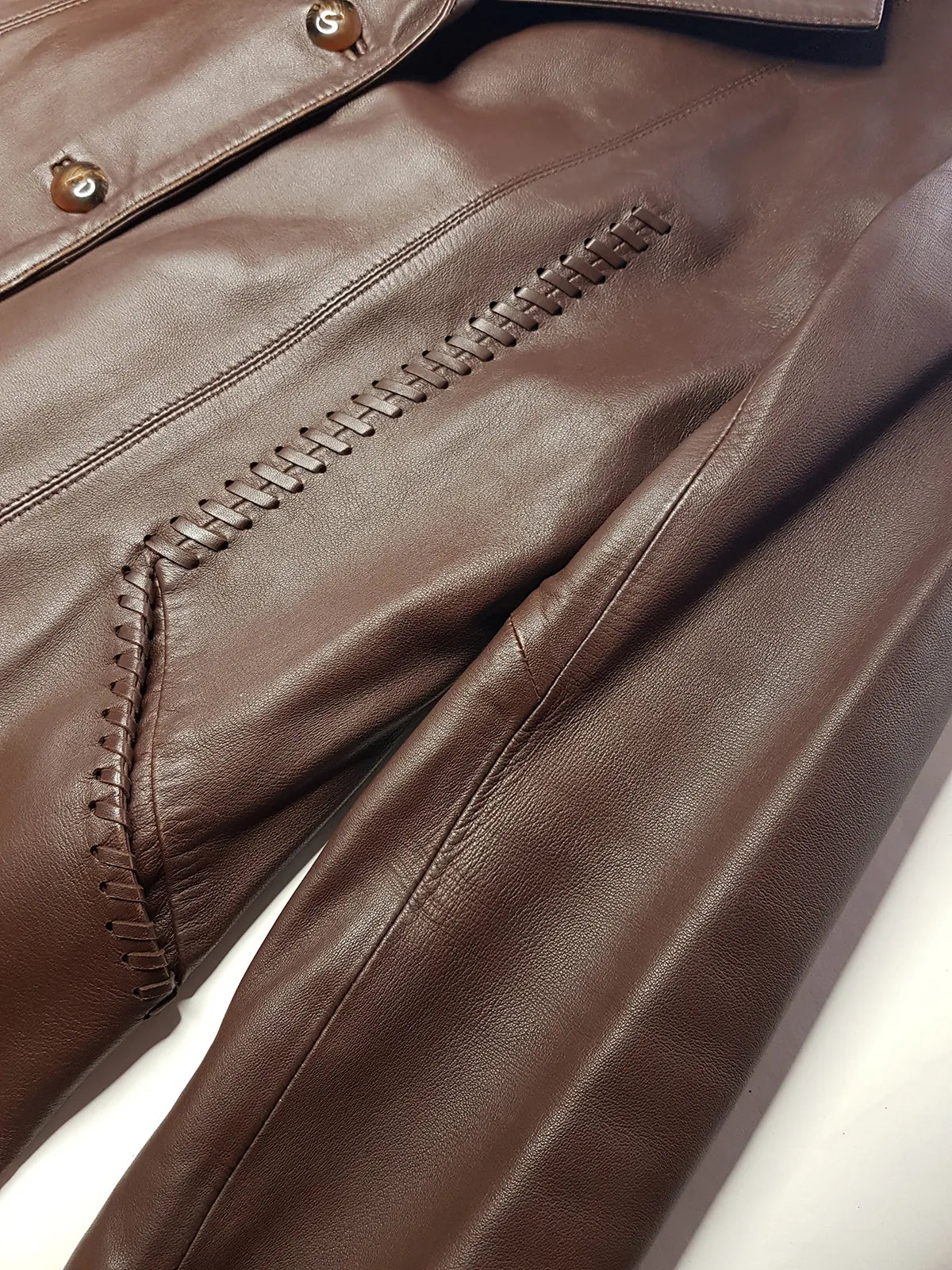Italian Vintage Rich Hickory Brown 90s Vintage 100% Genuine Leather Jacket - Hourglass Cut Tailoring - Feature Braided Leather Detailing