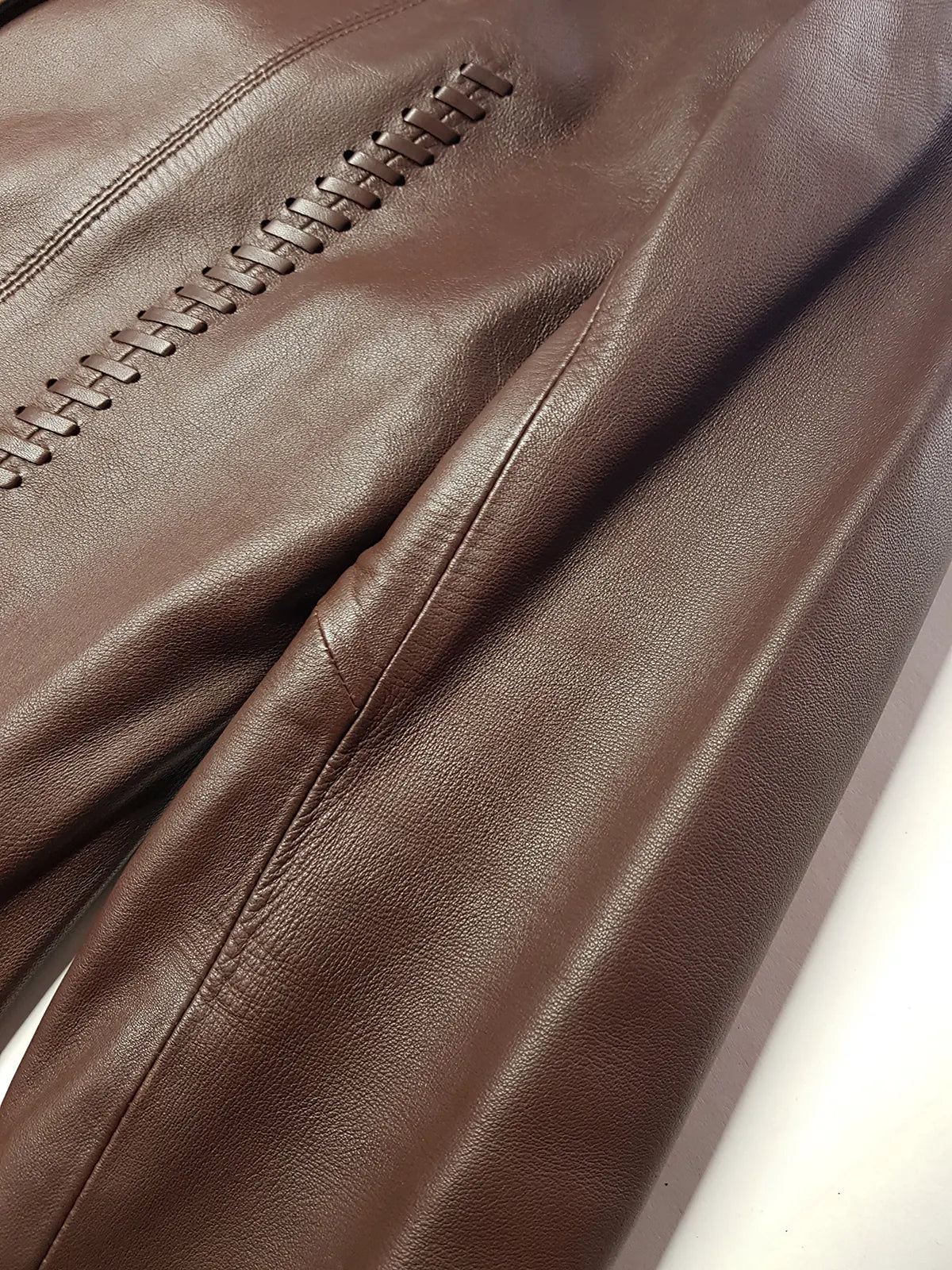 Italian Vintage Rich Hickory Brown 90s Vintage 100% Genuine Leather Jacket - Hourglass Cut Tailoring - Feature Braided Leather Detailing