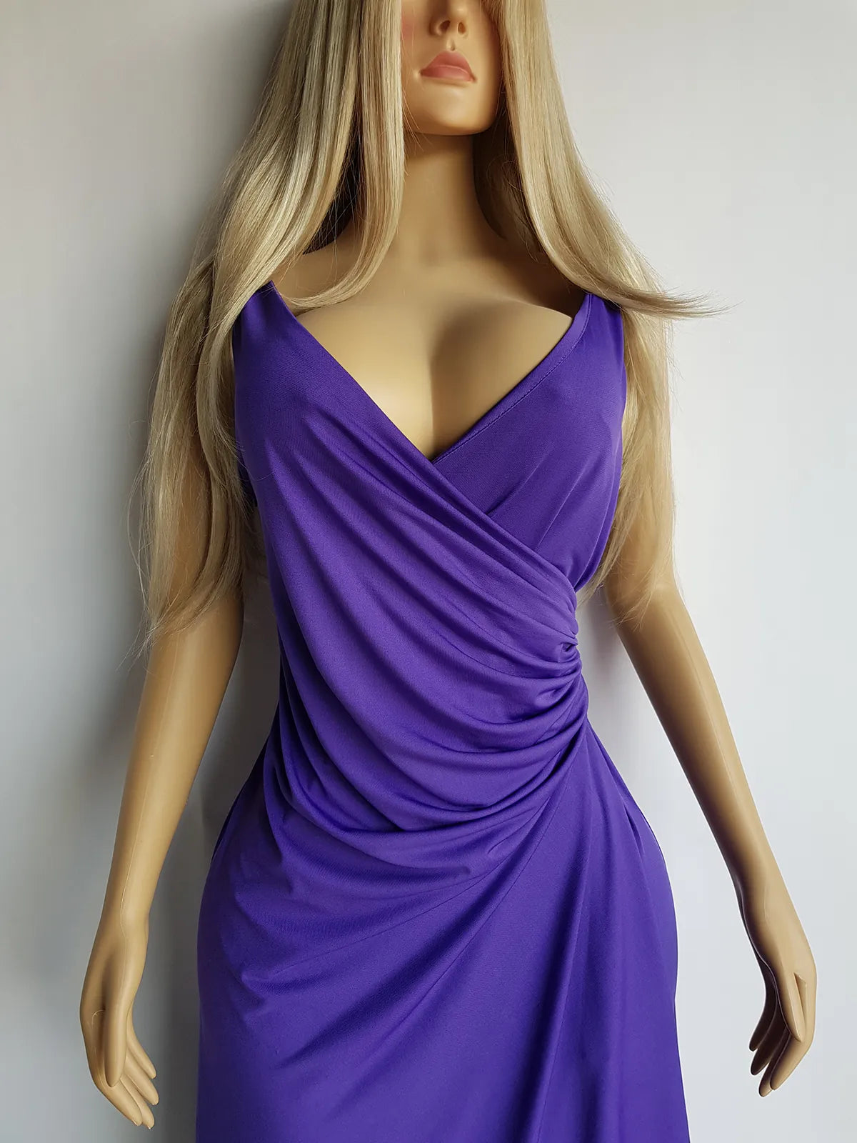 90s Sexy Purple Goddess Gown - Absolutely Beautiful Silhouette with Draped Bust & Hip Ruching - Stretch body hugging high quality draped jersey fabric