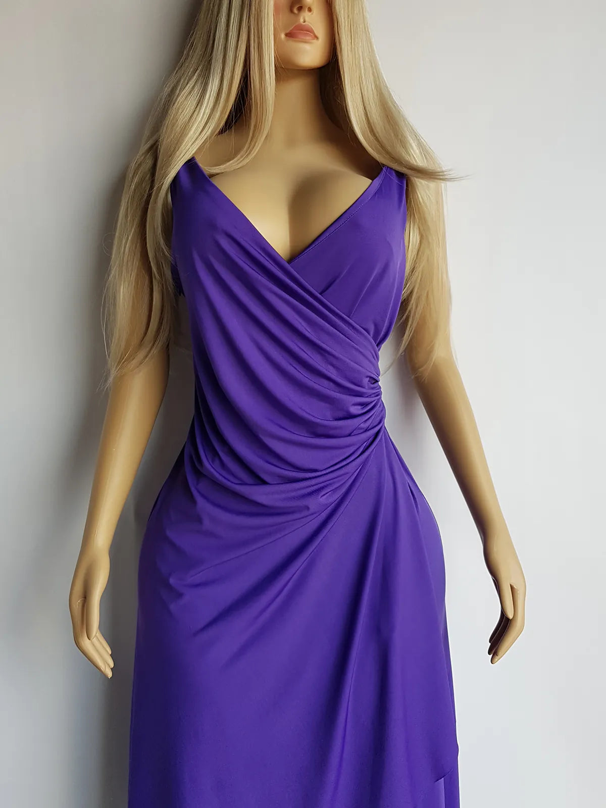 90s Sexy Purple Goddess Gown - Absolutely Beautiful Silhouette with Draped Bust & Hip Ruching - Stretch body hugging high quality draped jersey fabric