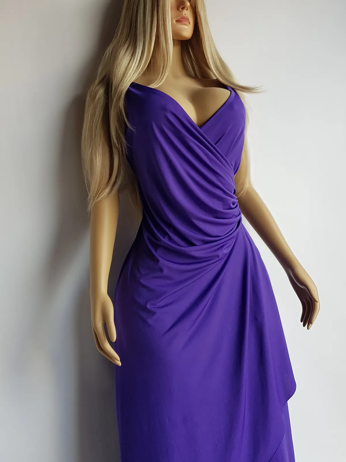 90s Sexy Purple Goddess Gown - Absolutely Beautiful Silhouette with Draped Bust & Hip Ruching - Stretch body hugging high quality draped jersey fabric