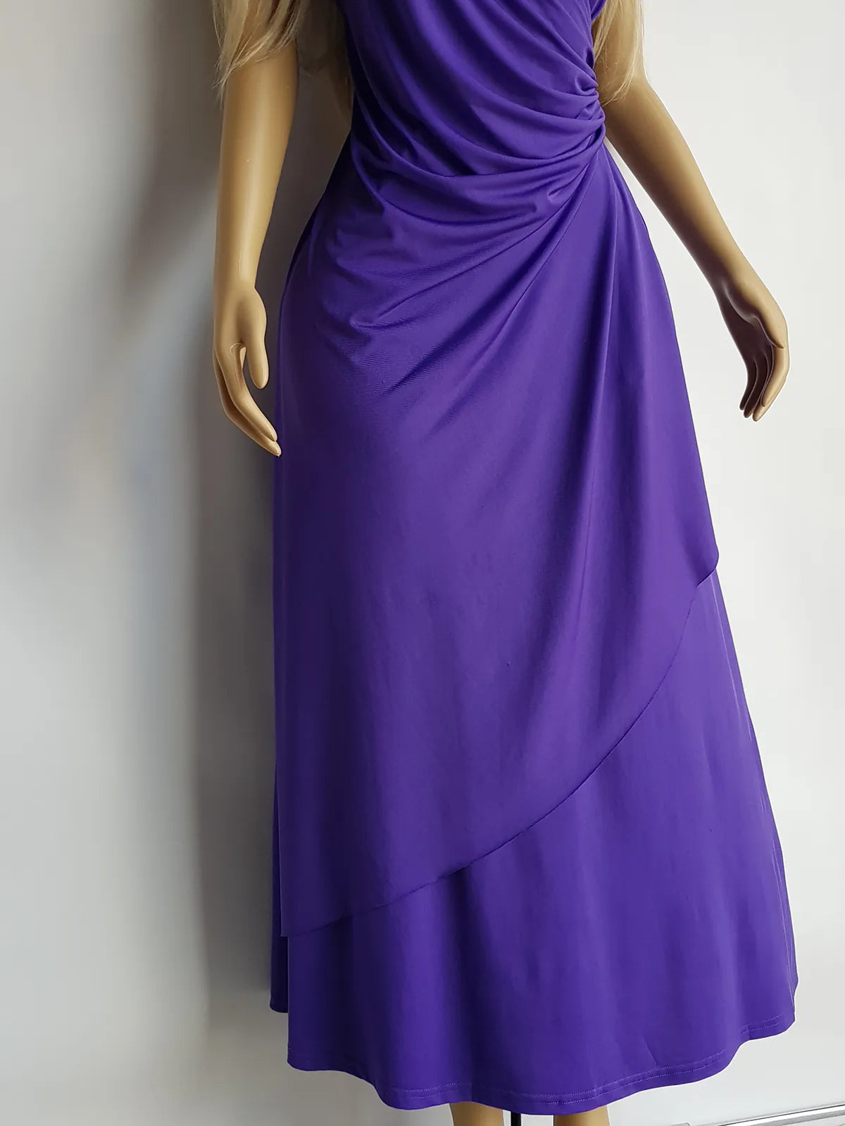 90s Sexy Purple Goddess Gown - Absolutely Beautiful Silhouette with Draped Bust & Hip Ruching - Stretch body hugging high quality draped jersey fabric