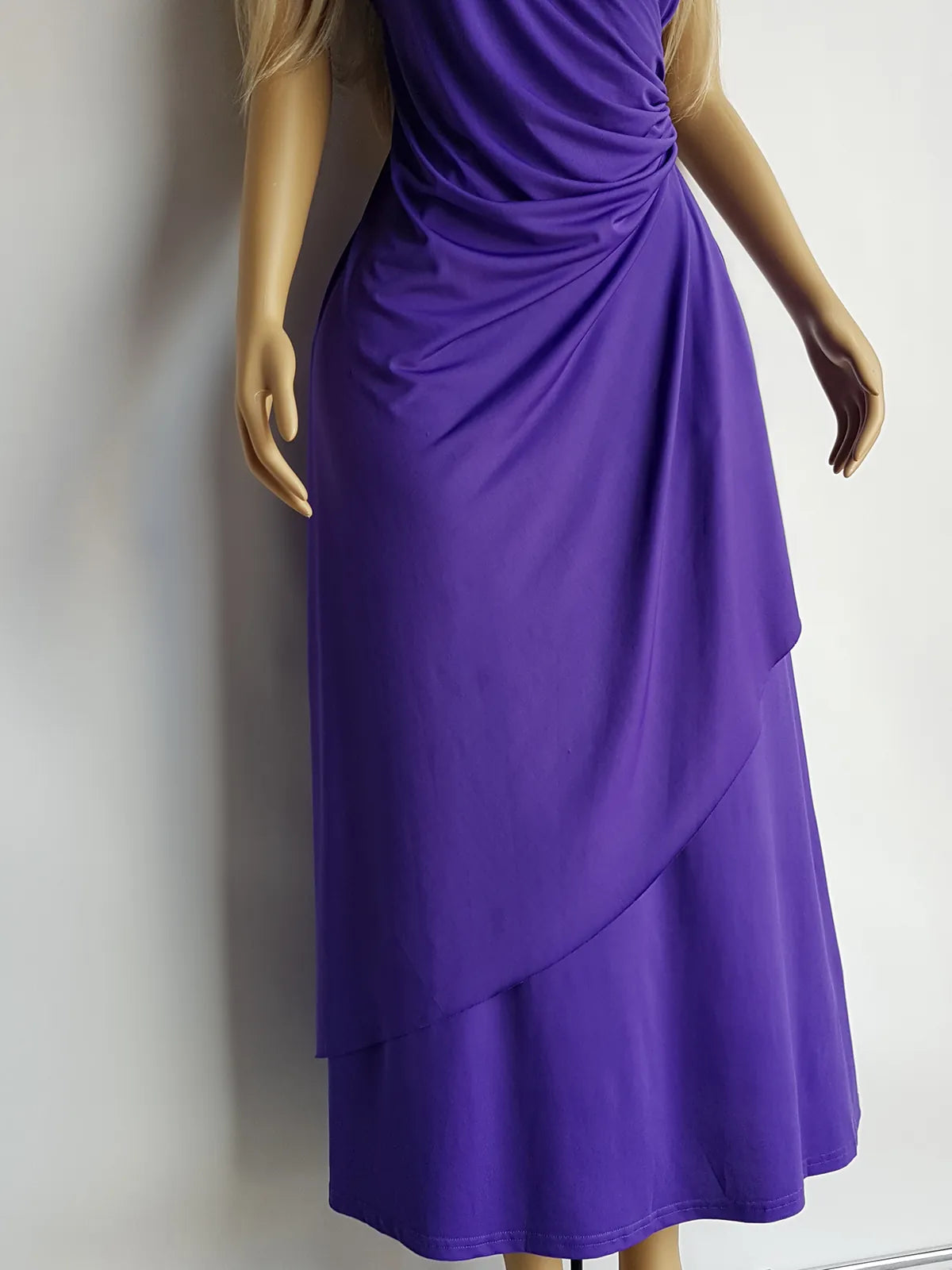 90s Sexy Purple Goddess Gown - Absolutely Beautiful Silhouette with Draped Bust & Hip Ruching - Stretch body hugging high quality draped jersey fabric