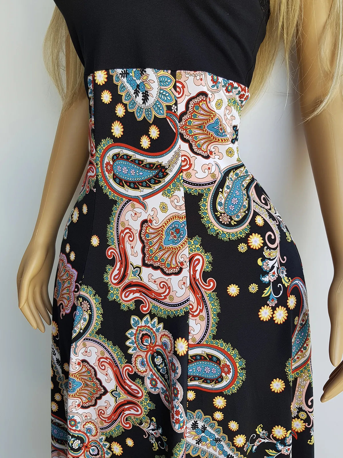 Vintage 90s Perfect Summer Sundress - Knockout Print & Beautiful Lace Feature Bustline - Flowy & Ultra Flattering