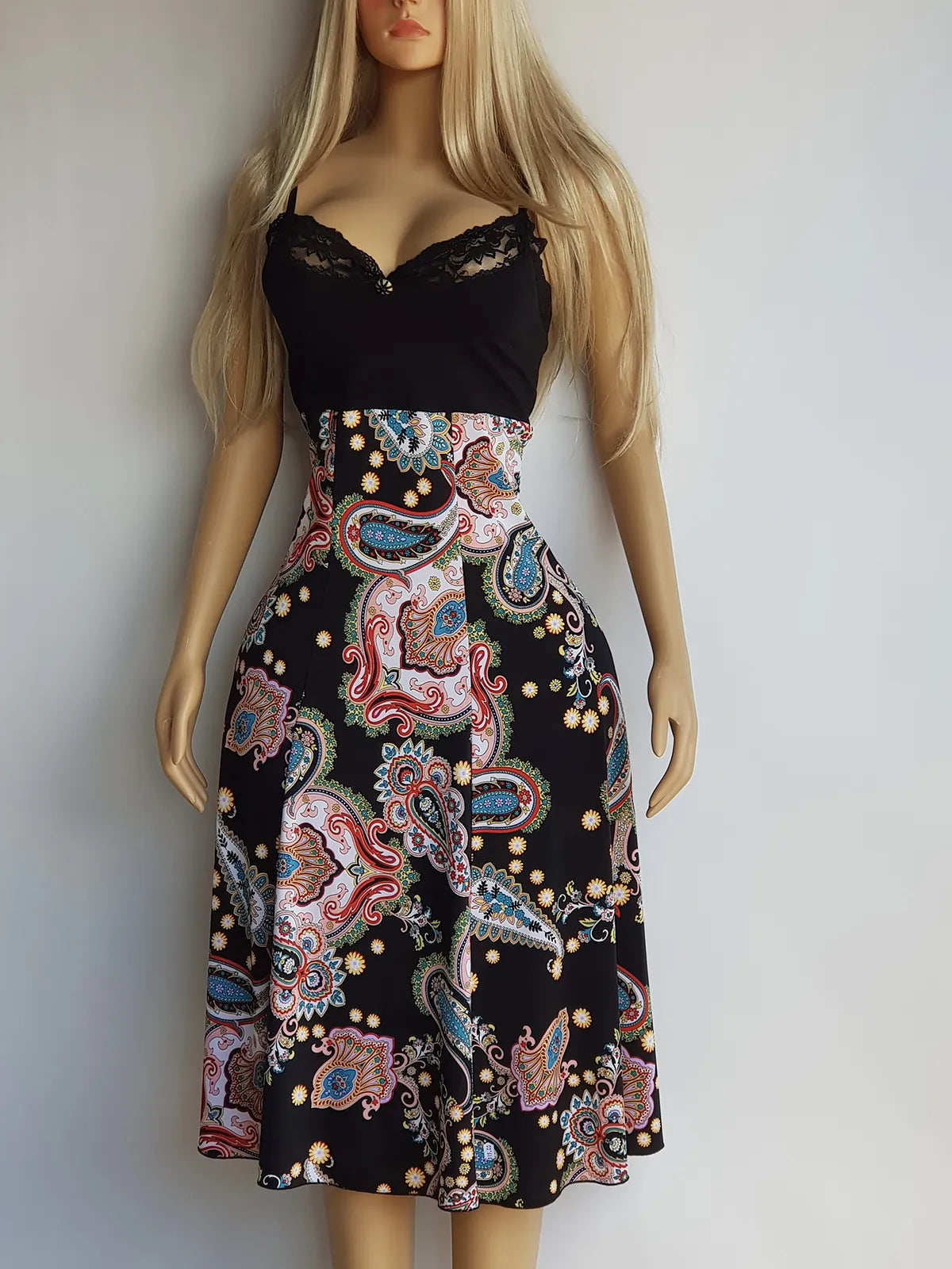 Vintage 90s Perfect Summer Sundress - Knockout Print & Beautiful Lace Feature Bustline - Flowy & Ultra Flattering