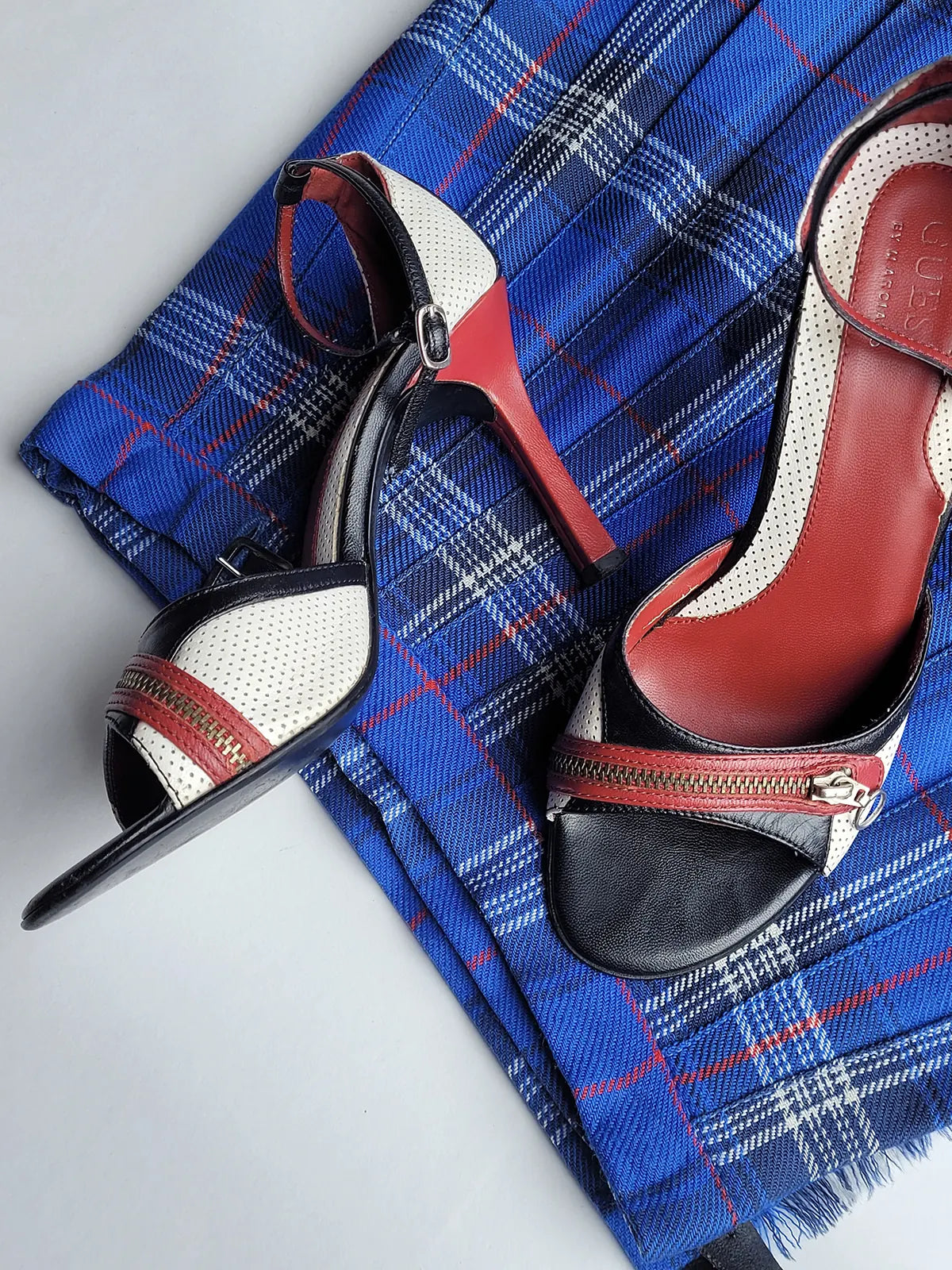 Guess by Marciano 2000s Y2K - Authentic Darling 100% Genuine Italian Leather Stilettos in Red Black & White - Absolutely Gorgeous Little Zip Detailing - Ankle Strap - Perfect Height Heels - (European Size 36)