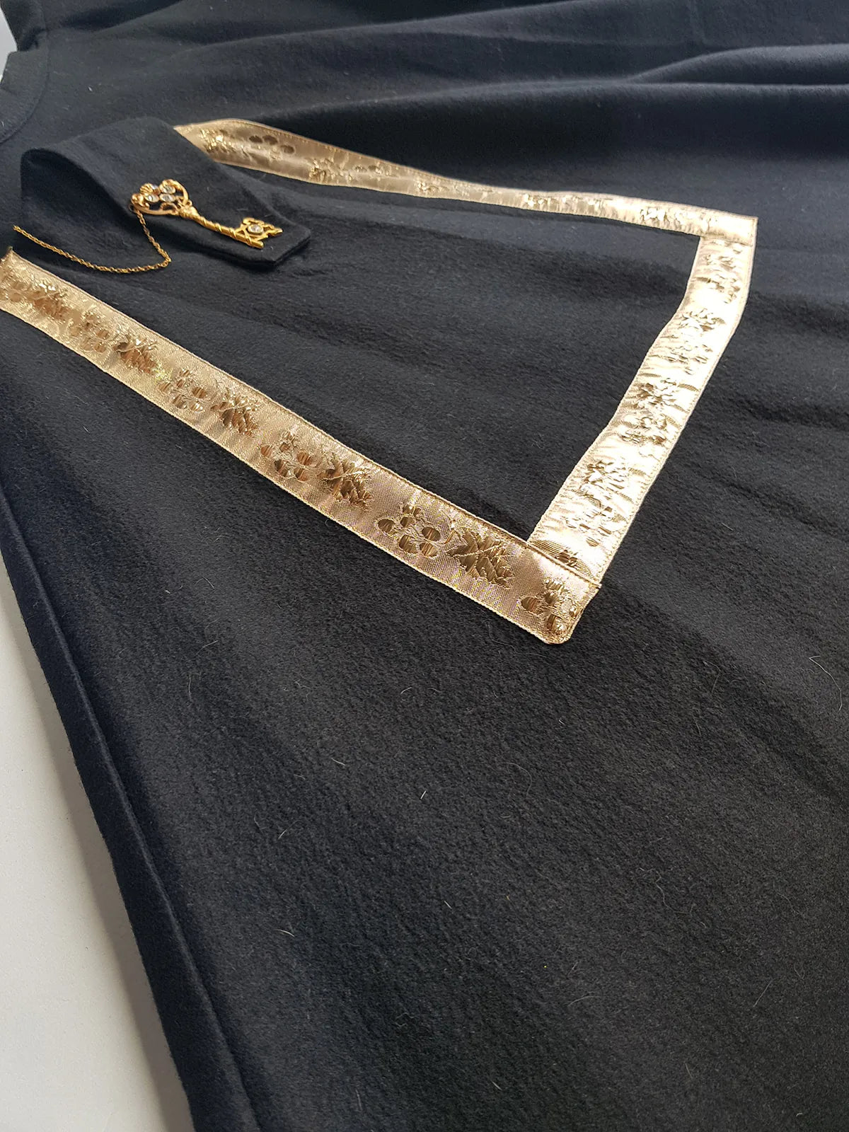 1950s Vintage Wool Circle Skirt with Ornate Gold & Rhinestone Skeleton Key - Chain & Brocade Pocket