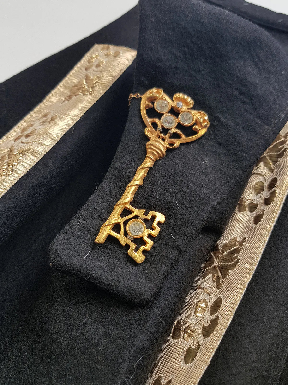 1950s Vintage Wool Circle Skirt with Ornate Gold & Rhinestone Skeleton Key - Chain & Brocade Pocket