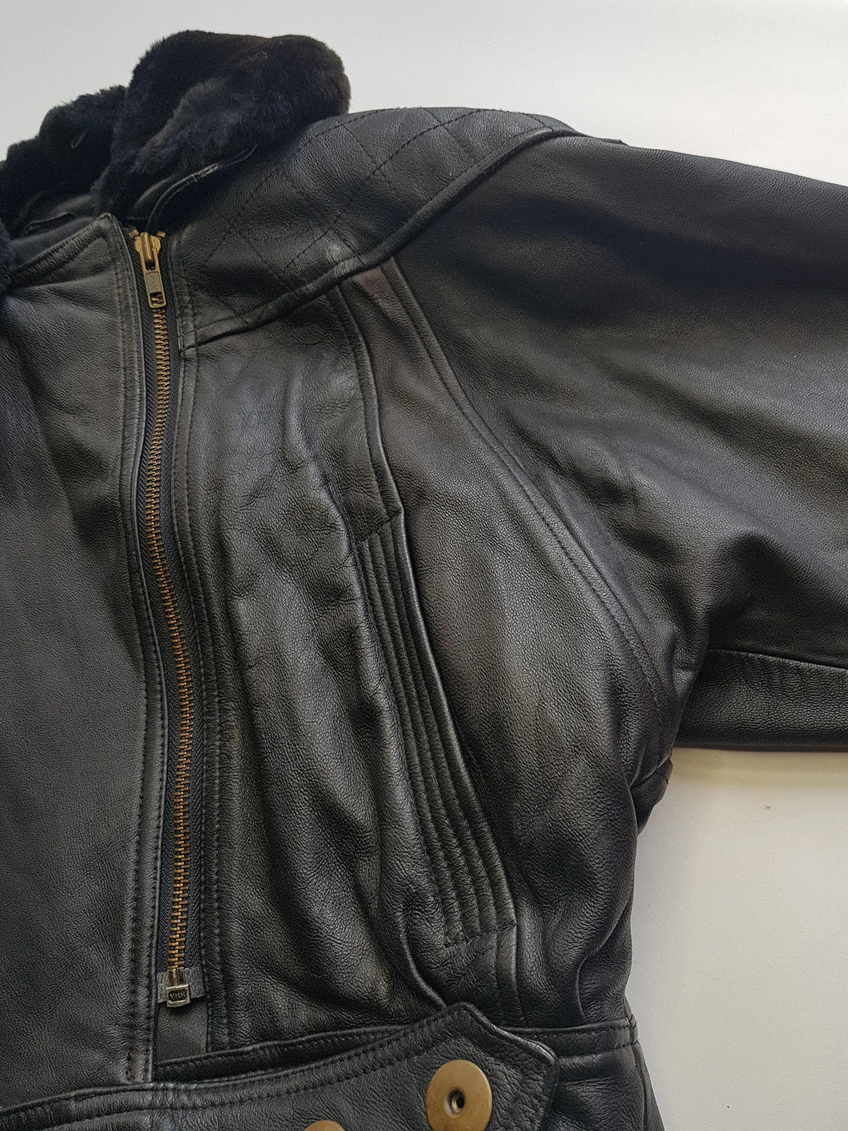 Italian Vintage 100% Genuine Leather 1980s Motorcycle Jacket - Quilted Feature Stitching - Metal Hardware - Fully Lined Jacket