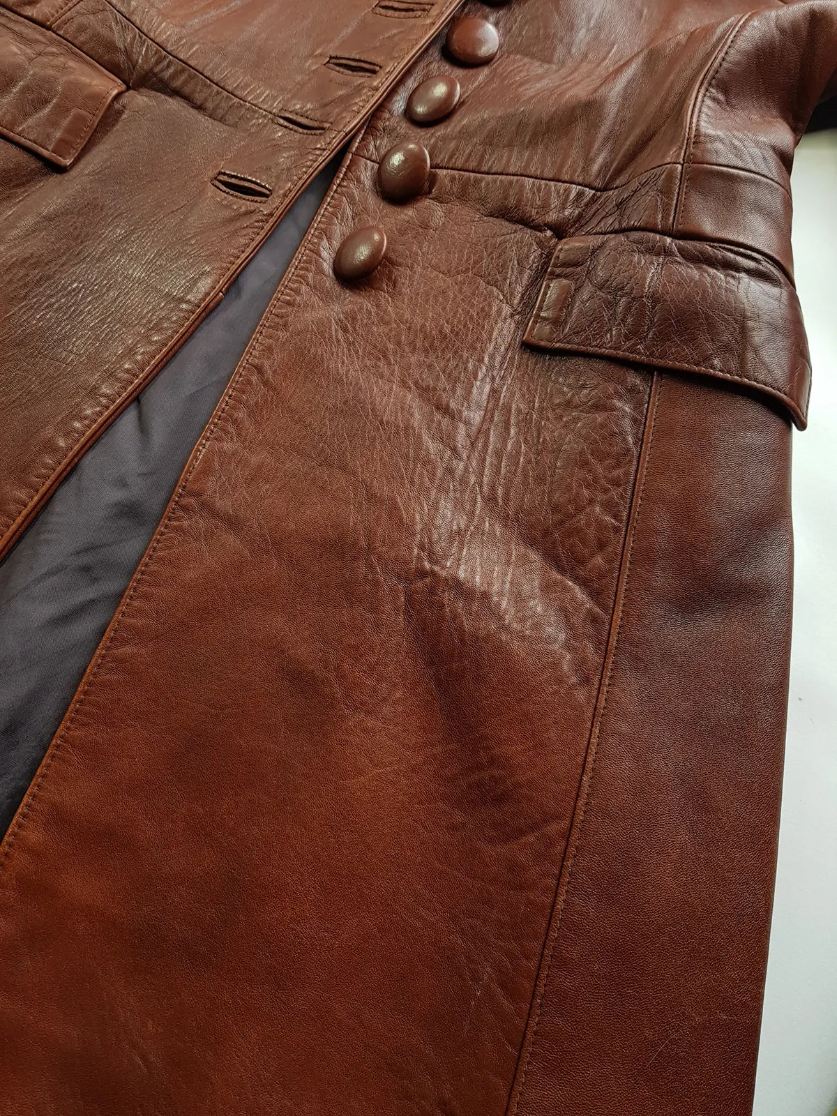 1970s English Made Congac Brown Leather Coat - Beautiful Leather Buttons & Perfect Knee Length