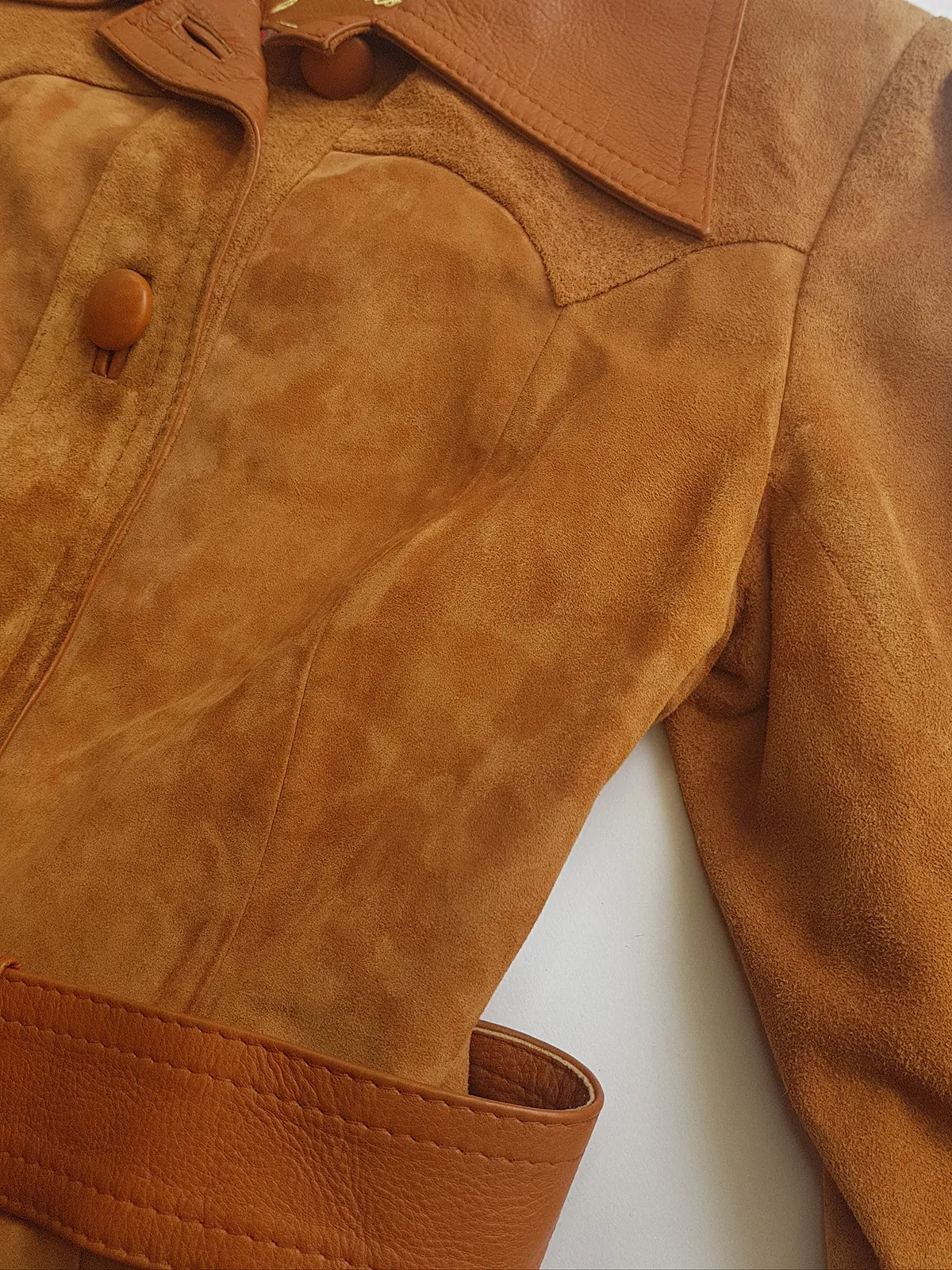 1970s Beautiful Rich Caramel Soft Suede & Leather Jacket - Hourglass Fit with Matching Belt - Leather Features - Feminine Curved Tailoring