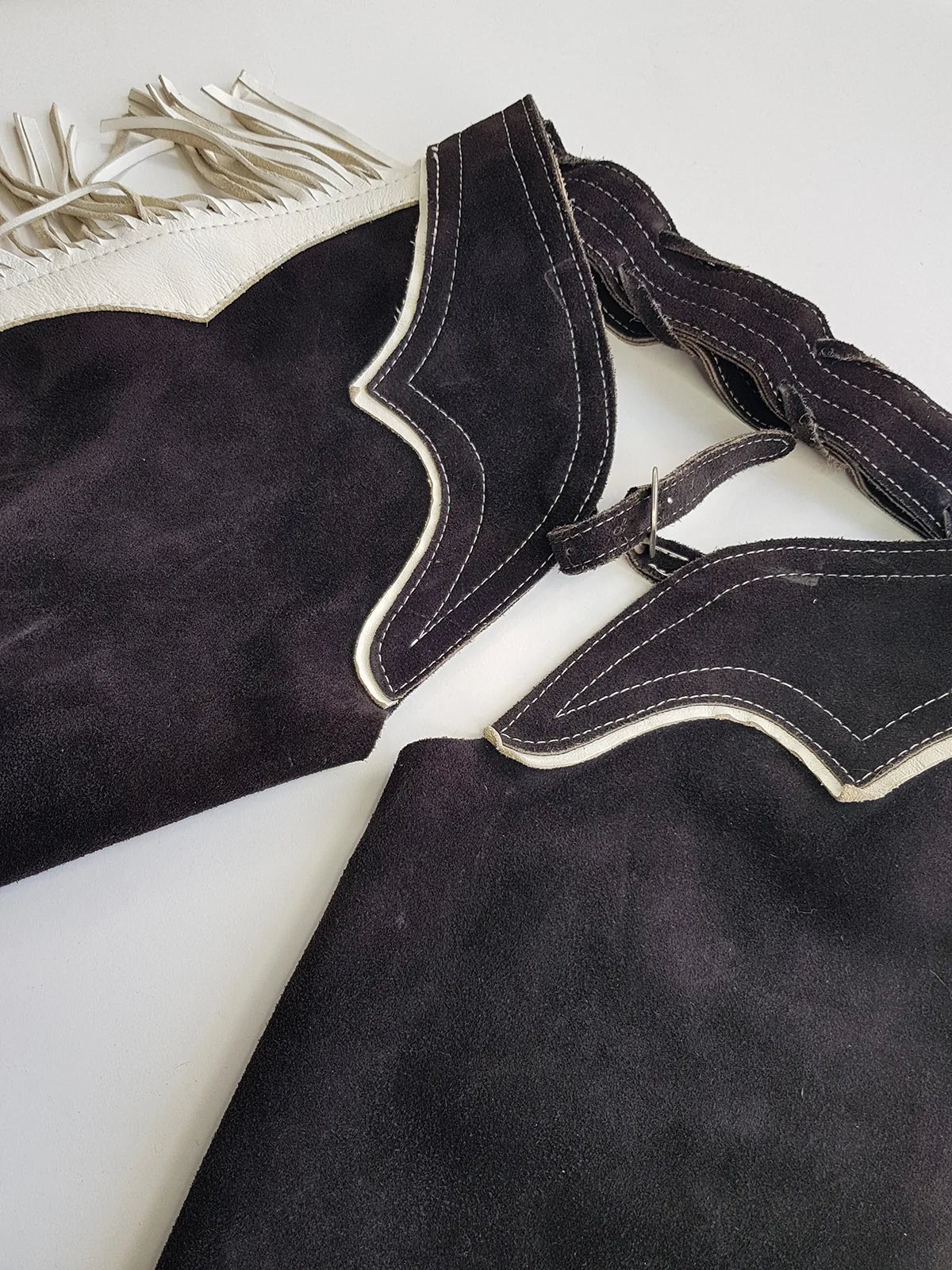 1950s Geniune Authentic Cowgirl Princess - Beautiful Soft Suede & Leather Tassel Chaps - Black & White - Chunky Metal Zippers - Perfect Fit -  Iconic for a Costume