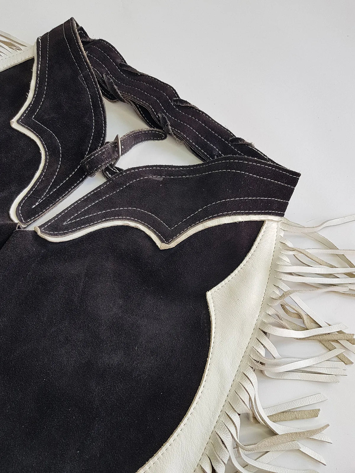 1950s Geniune Authentic Cowgirl Princess - Beautiful Soft Suede & Leather Tassel Chaps - Black & White - Chunky Metal Zippers - Perfect Fit -  Iconic for a Costume