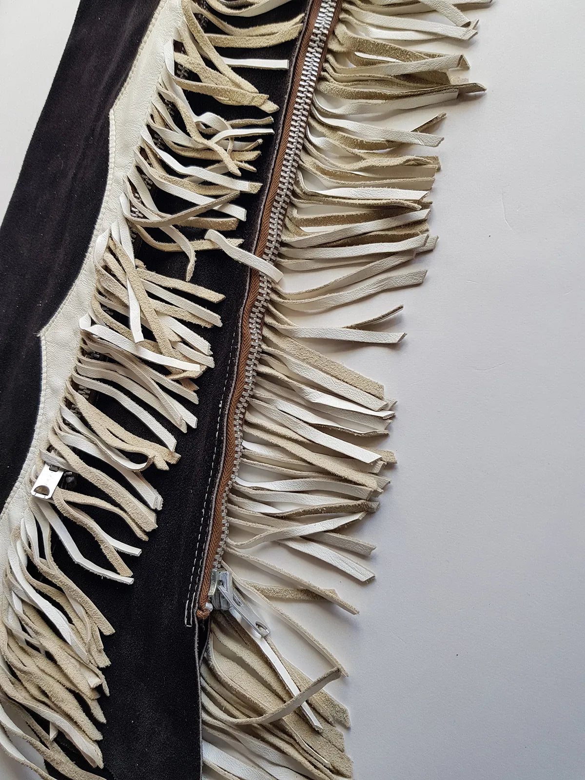 1950s Geniune Authentic Cowgirl Princess - Beautiful Soft Suede & Leather Tassel Chaps - Black & White - Chunky Metal Zippers - Perfect Fit -  Iconic for a Costume