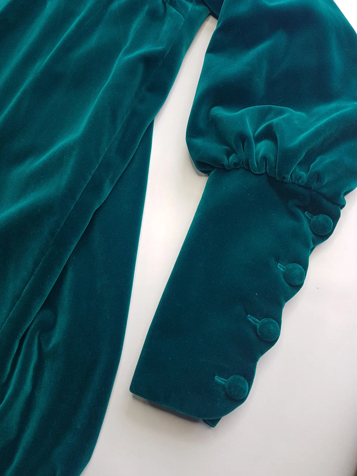 Unbelievable 1920s Peacock Green Bridal Quality Velvet Floor Length Opera Coat - Romantic Sleeves - Ornate Pearl Buckle & Bow - Unworn Condition