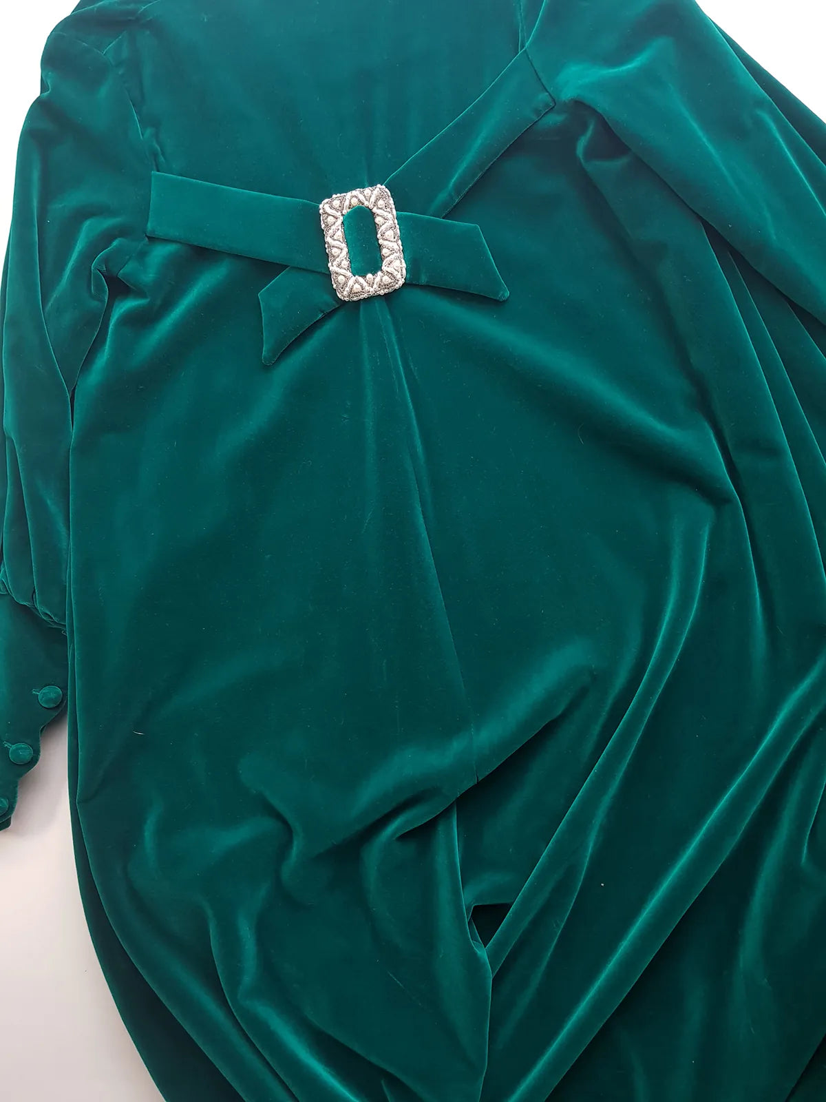 Unbelievable 1920s Peacock Green Bridal Quality Velvet Floor Length Opera Coat - Romantic Sleeves - Ornate Pearl Buckle & Bow - Unworn Condition