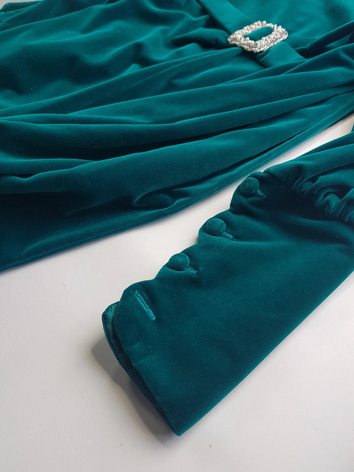 Unbelievable 1920s Peacock Green Bridal Quality Velvet Floor Length Opera Coat - Romantic Sleeves - Ornate Pearl Buckle & Bow - Unworn Condition