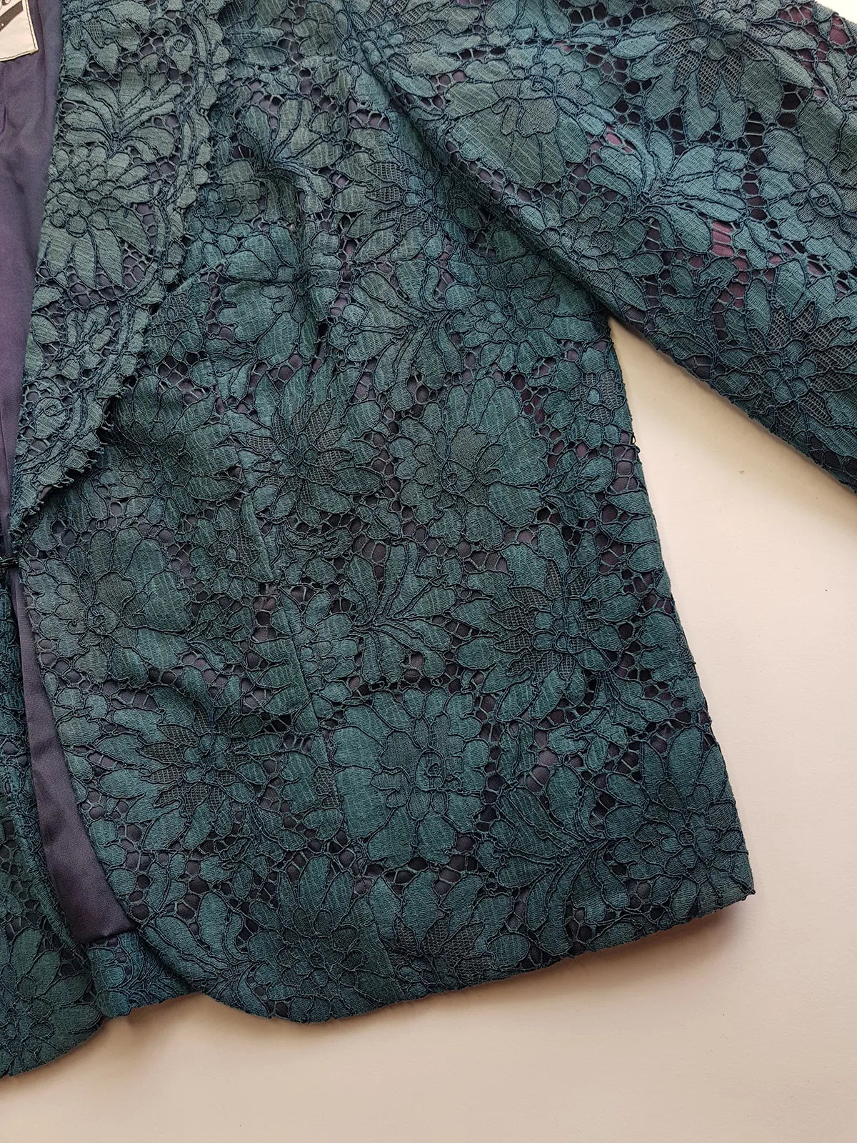 1950s Vintage Peacock Lace Jacket - Scalloped Lace Collar - Immaculate Tailoring - Fully Lined