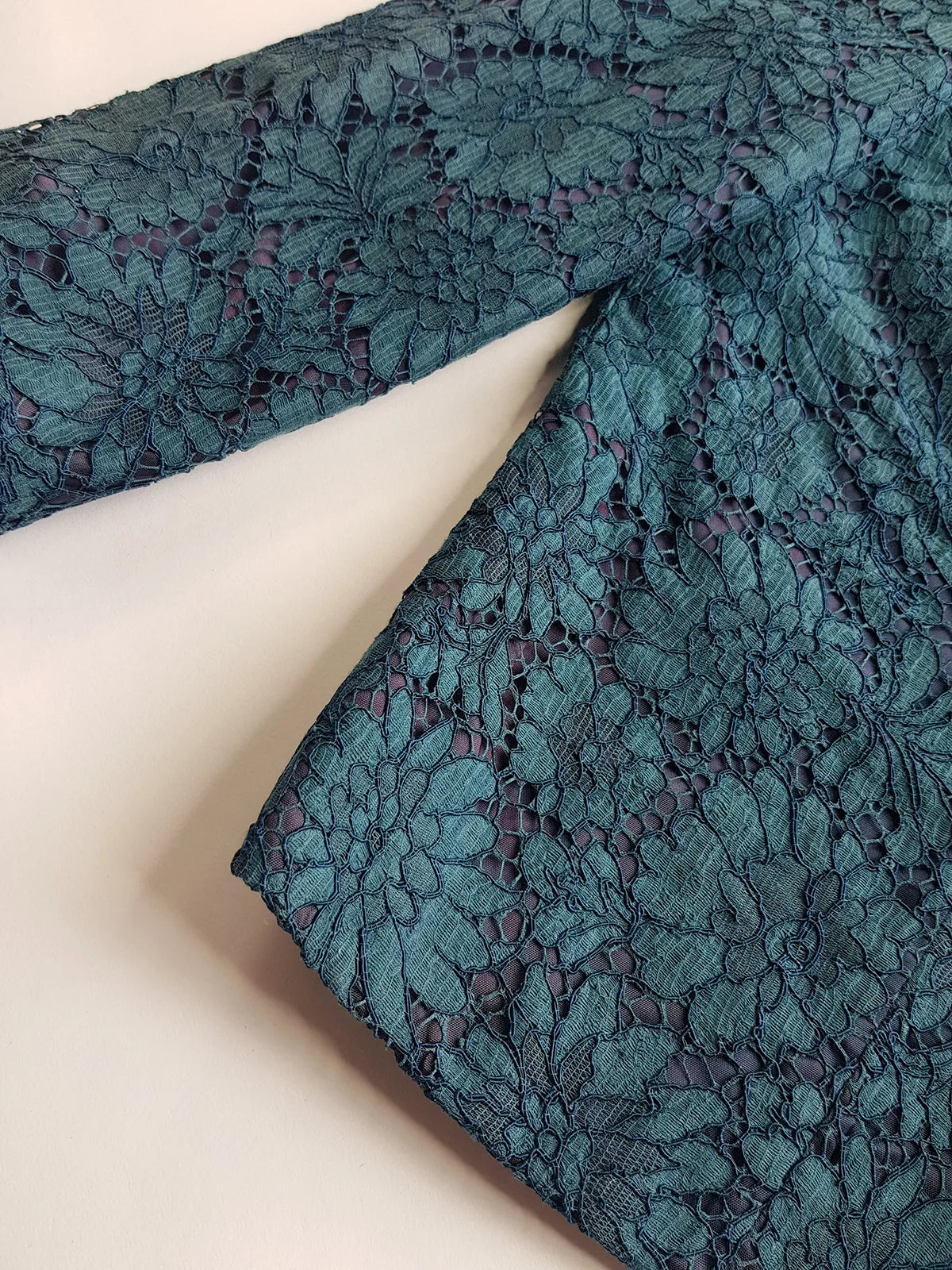 1950s Vintage Peacock Lace Jacket - Scalloped Lace Collar - Immaculate Tailoring - Fully Lined