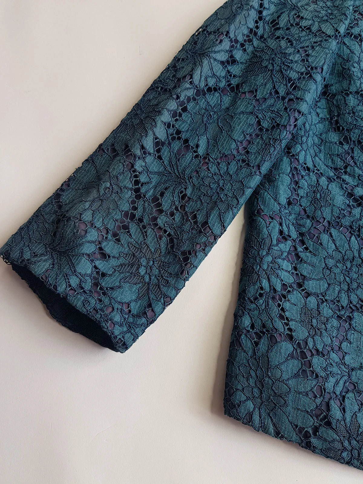 1950s Vintage Peacock Lace Jacket - Scalloped Lace Collar - Immaculate Tailoring - Fully Lined