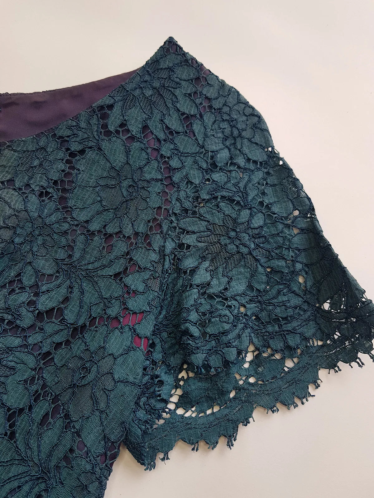 1950s Vintage Peacock Lace Dress - Scalloped Lace Hemline - Immaculate Tailoring - Fully Lined