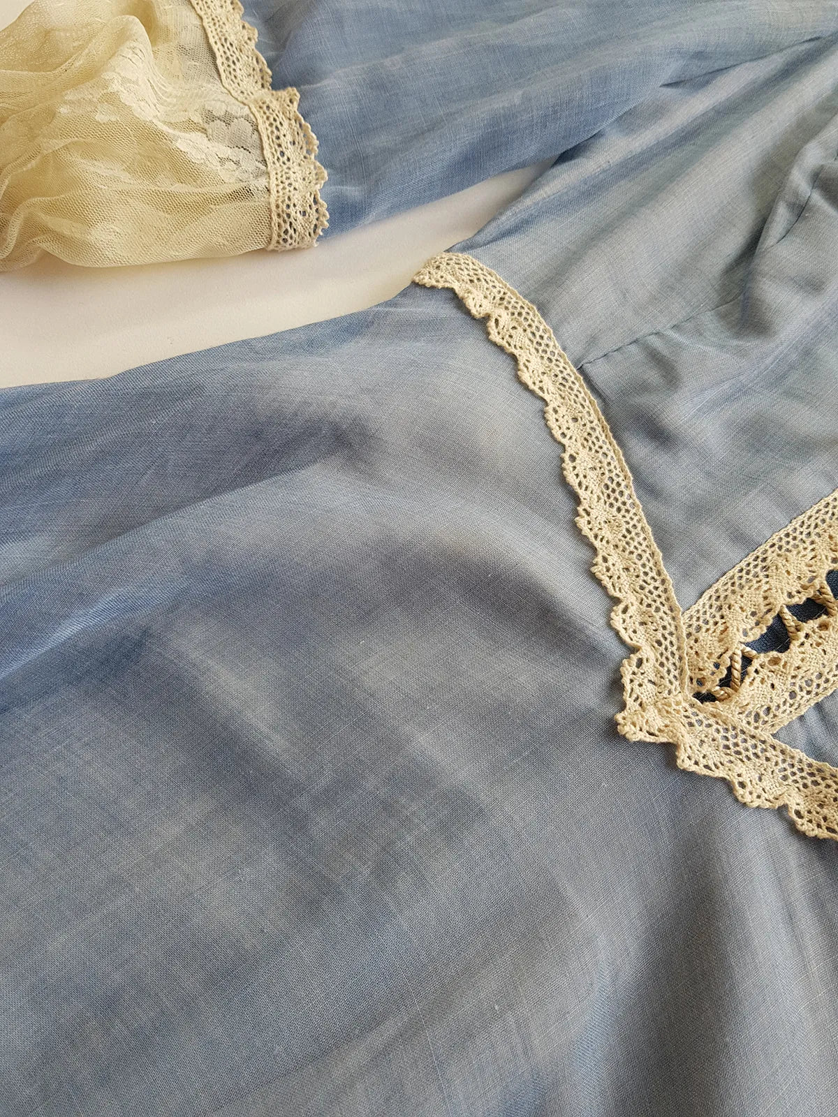 1970s Authentic Gunne Sax Vintage Bridal Quality Multi Layer Summertime Dress - Blue Cotton & Ivory Lace - Corset Top Hourglass Waist & Flared Full Length Skirt - Double Layered Light & Flouncy - Unbelievably Beautiful