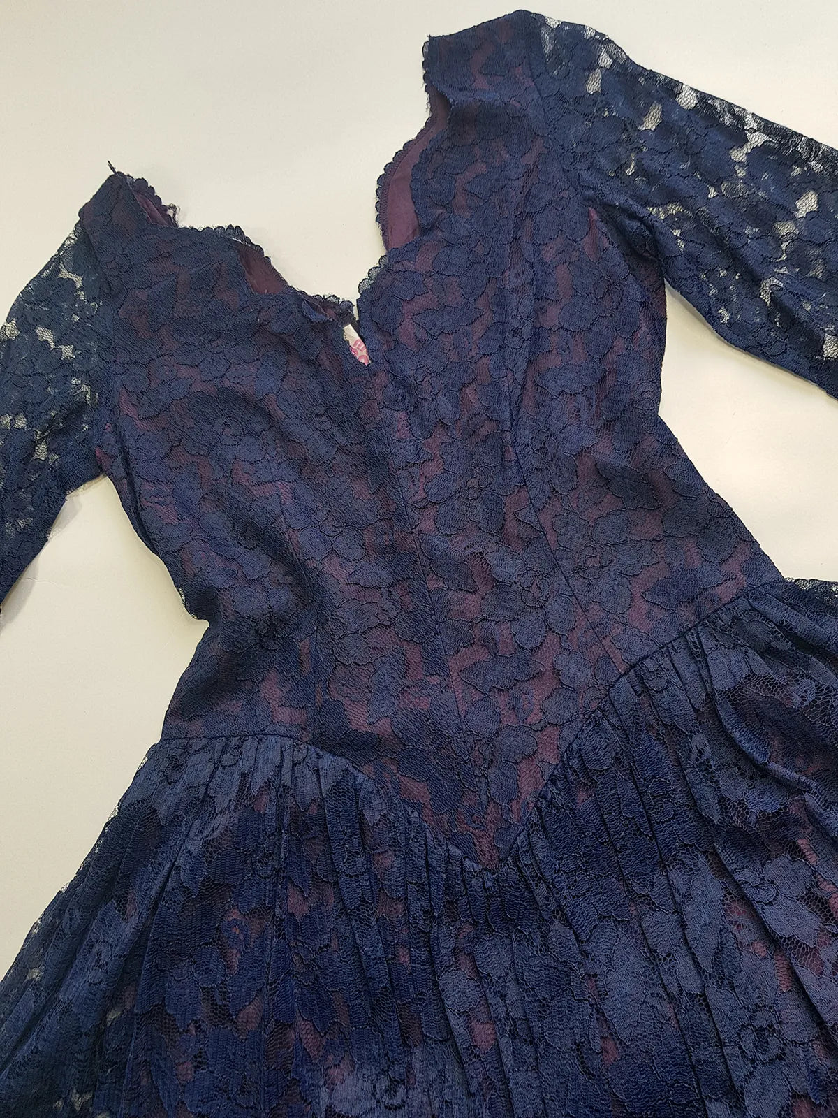 1950s Vintage Scalloped Neckline Midnight Blue Lace Dress - Flared Skirt & Gorgeous Lace Hemline - Immaculate Tailoring - Fully Lined