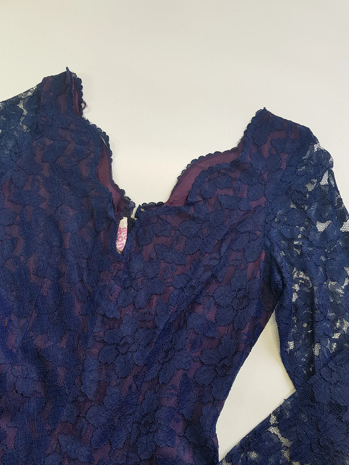 1950s Vintage Scalloped Neckline Midnight Blue Lace Dress - Flared Skirt & Gorgeous Lace Hemline - Immaculate Tailoring - Fully Lined