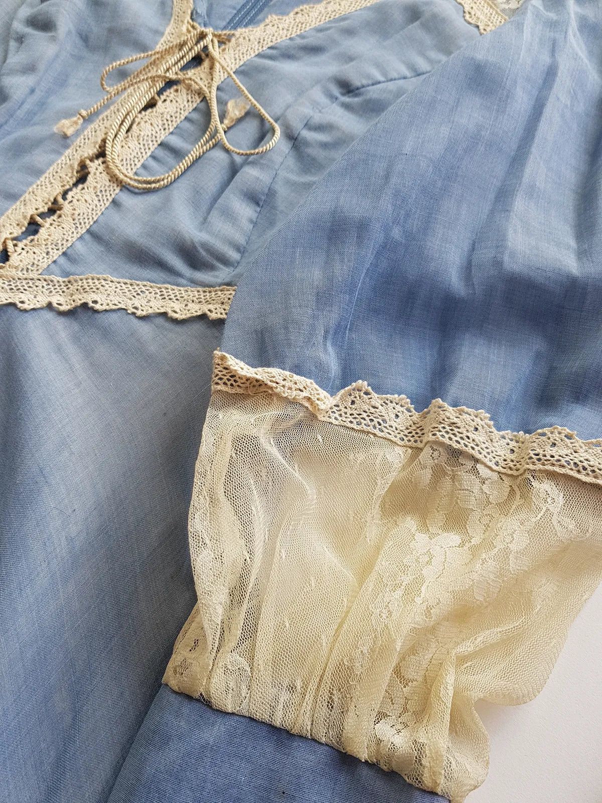 1970s Authentic Gunne Sax Vintage Bridal Quality Multi Layer Summertime Dress - Blue Cotton & Ivory Lace - Corset Top Hourglass Waist & Flared Full Length Skirt - Double Layered Light & Flouncy - Unbelievably Beautiful