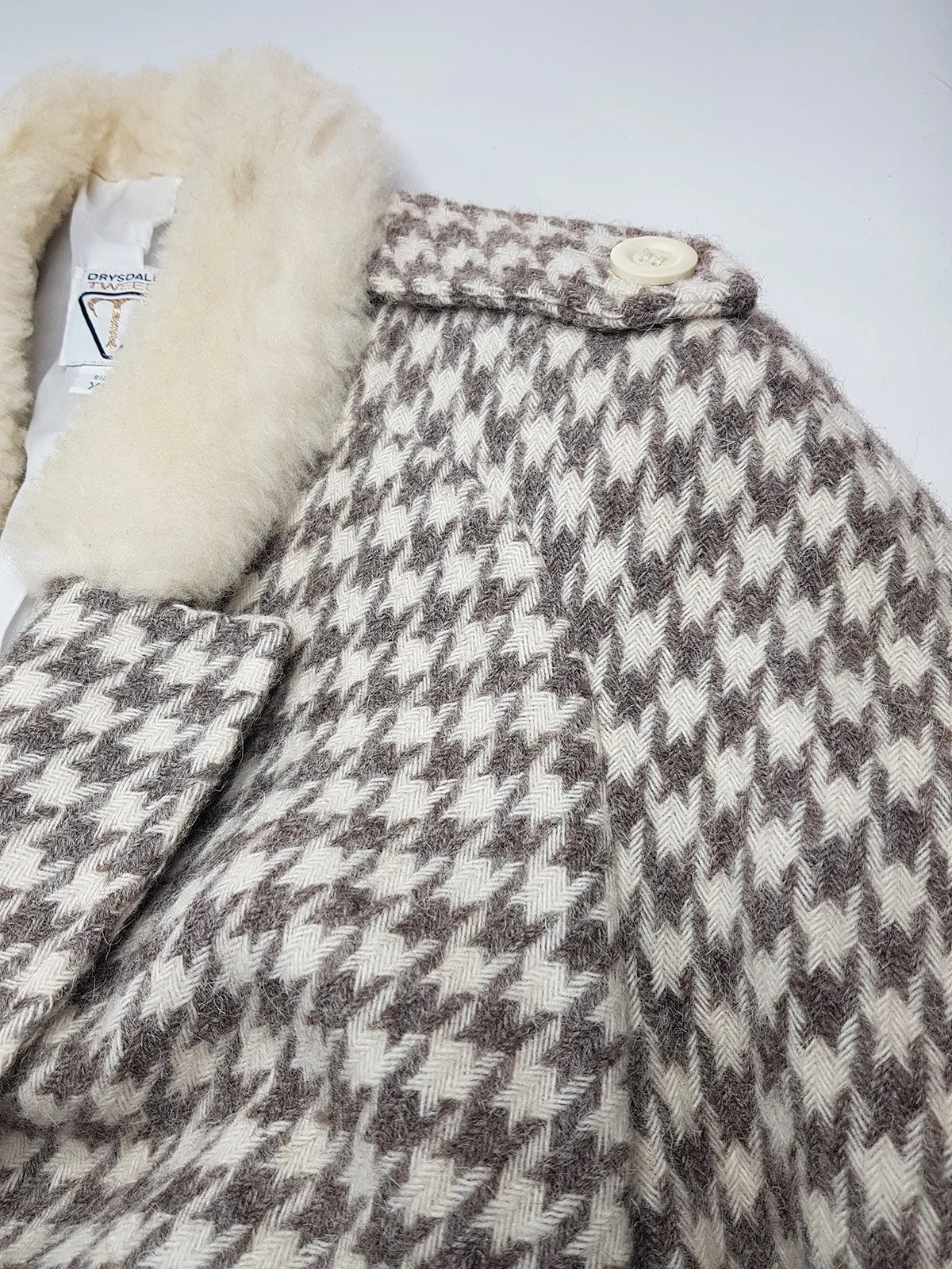 Houndstooth Vintage 1950s Cropped Bomber Jacket in Wool with Fur Collar - Structured Waist & Sleeves - Fully Lined