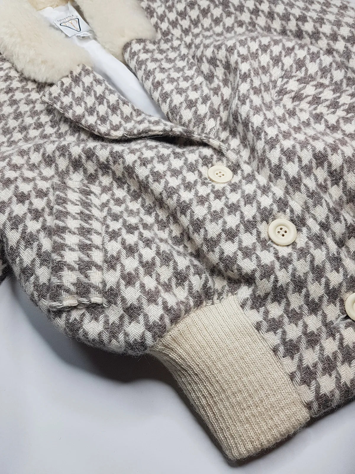 Houndstooth Vintage 1950s Cropped Bomber Jacket in Wool with Fur Collar - Structured Waist & Sleeves - Fully Lined