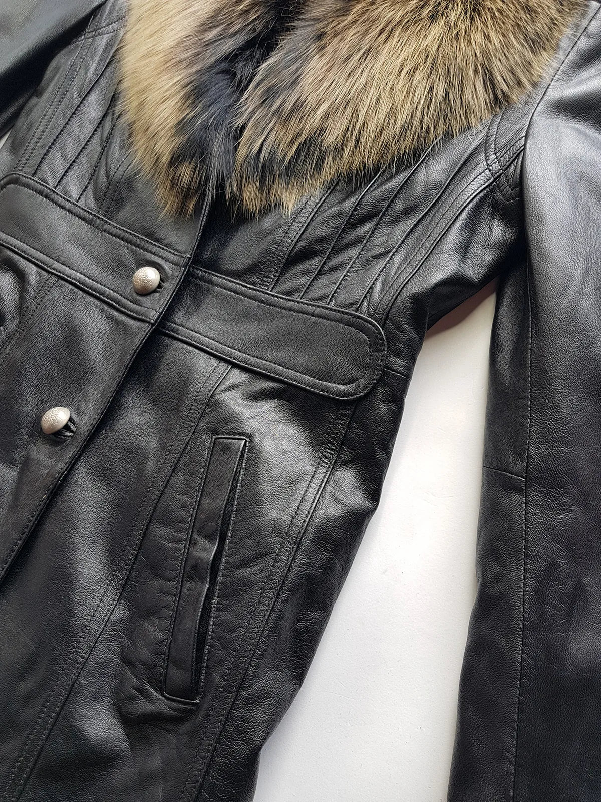 Vintage 2000s Black Leather & Ultra Plush Fox Fur Spy Coat - Super Buttery Soft - 100% genuine Leather & Fur Collar - Fully Lined